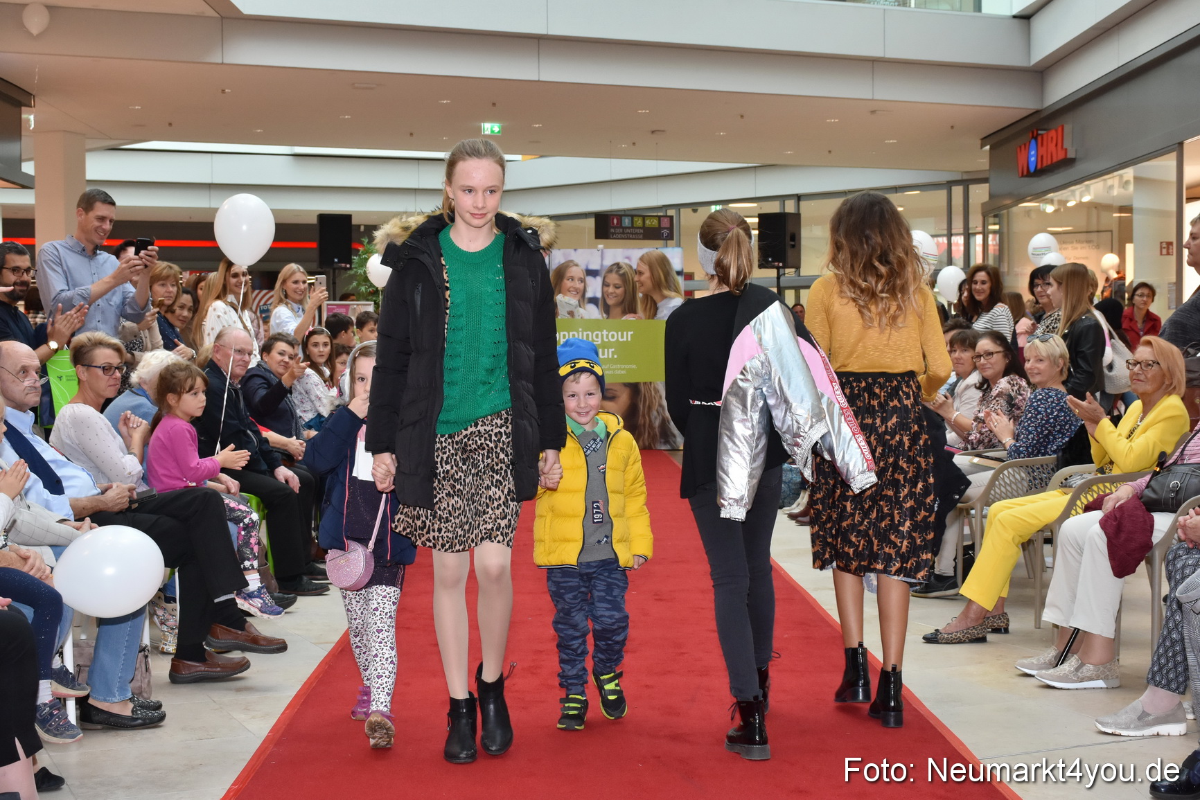 Herbstmodenschau NeuerMarkt 2019 0136