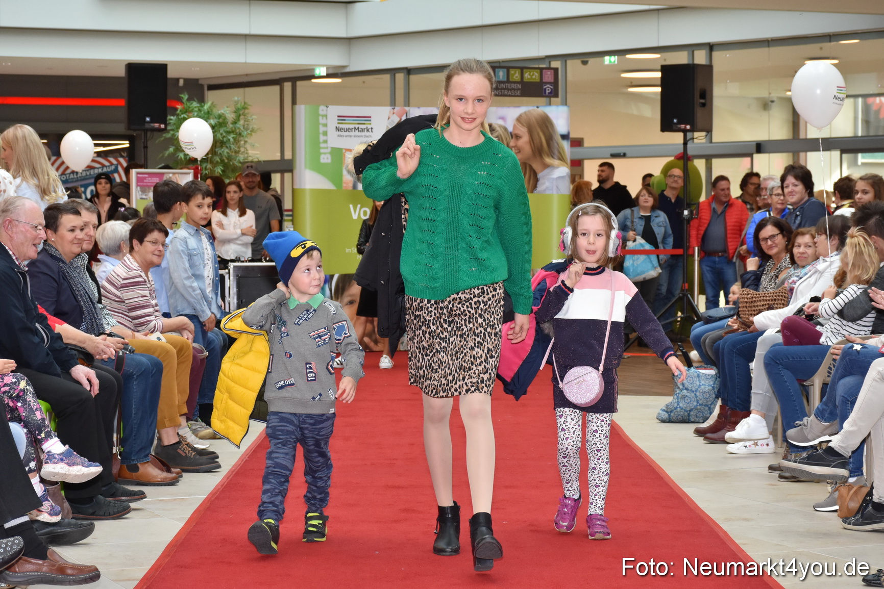 Herbstmodenschau NeuerMarkt 2019 0137
