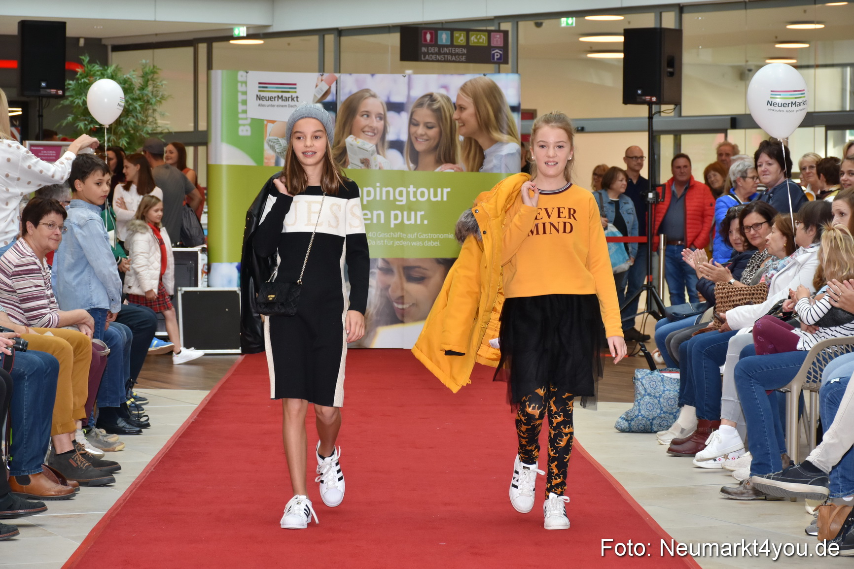 Herbstmodenschau NeuerMarkt 2019 0138