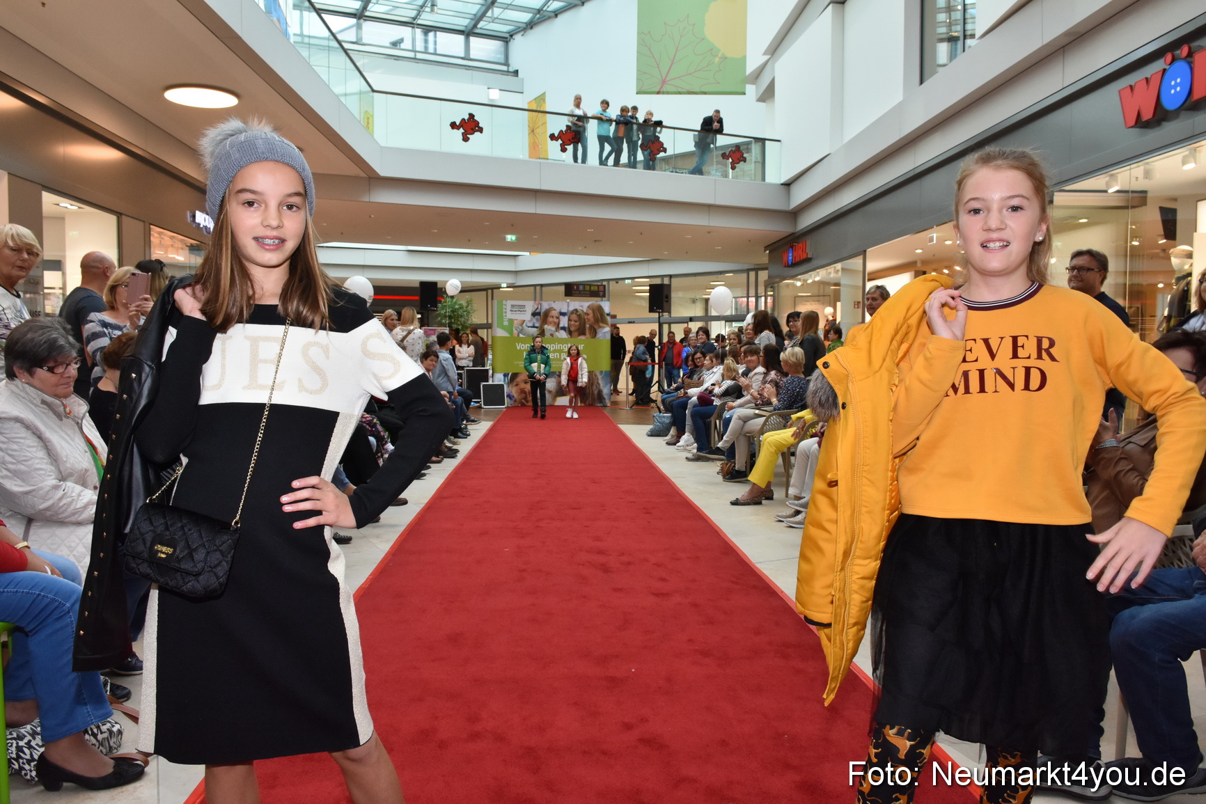 Herbstmodenschau NeuerMarkt 2019 0139