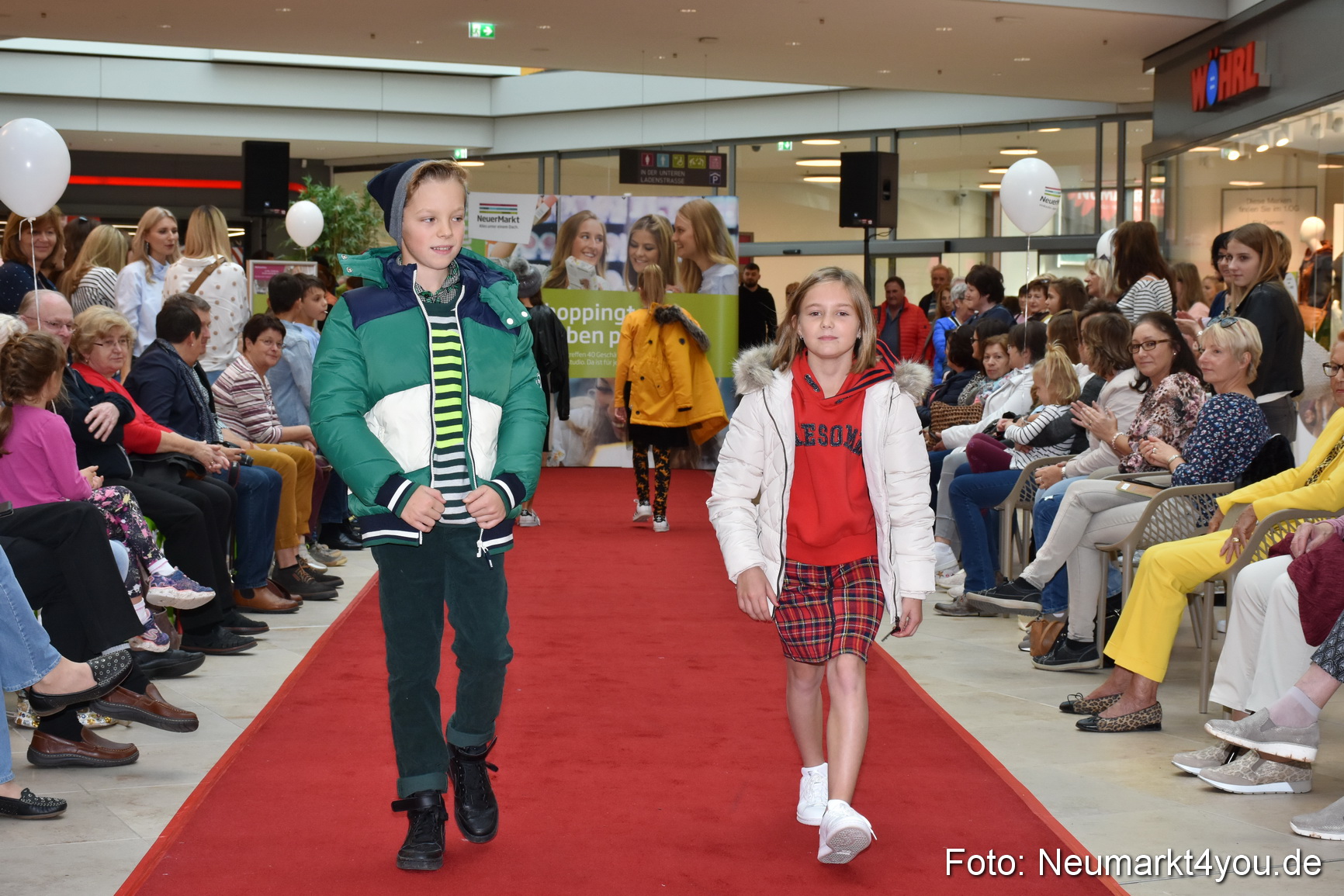 Herbstmodenschau NeuerMarkt 2019 0140