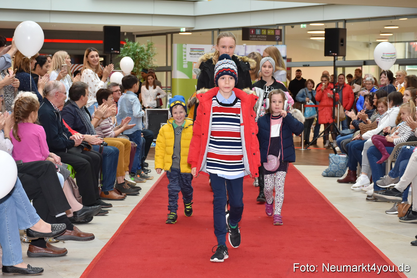 Herbstmodenschau NeuerMarkt 2019 0143