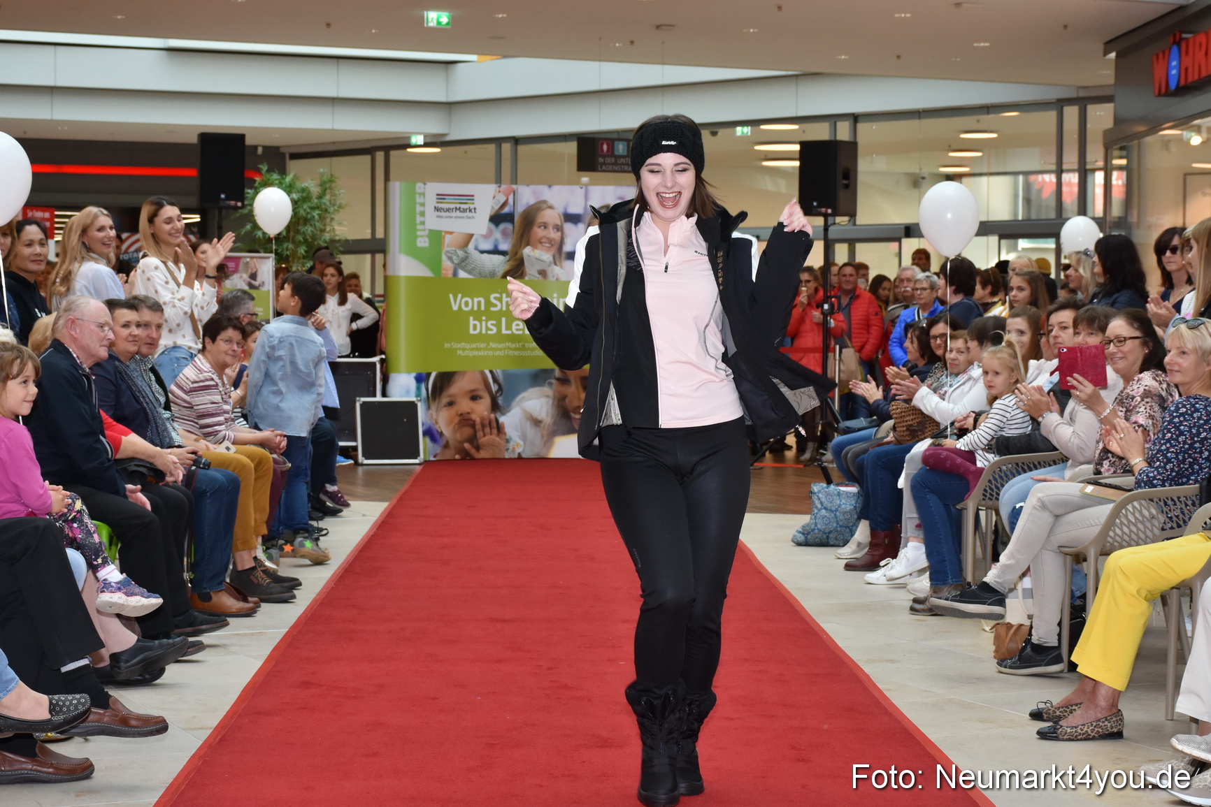 Herbstmodenschau NeuerMarkt 2019 0144