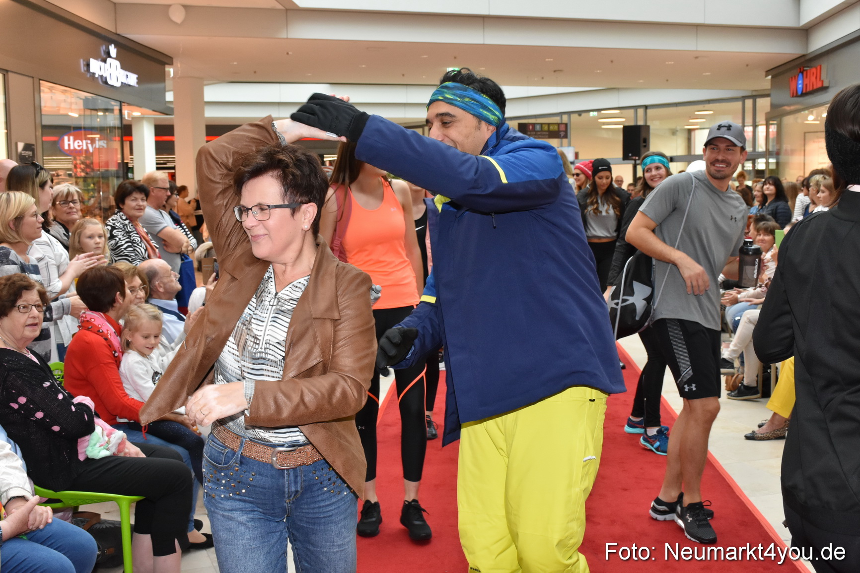 Herbstmodenschau NeuerMarkt 2019 0145