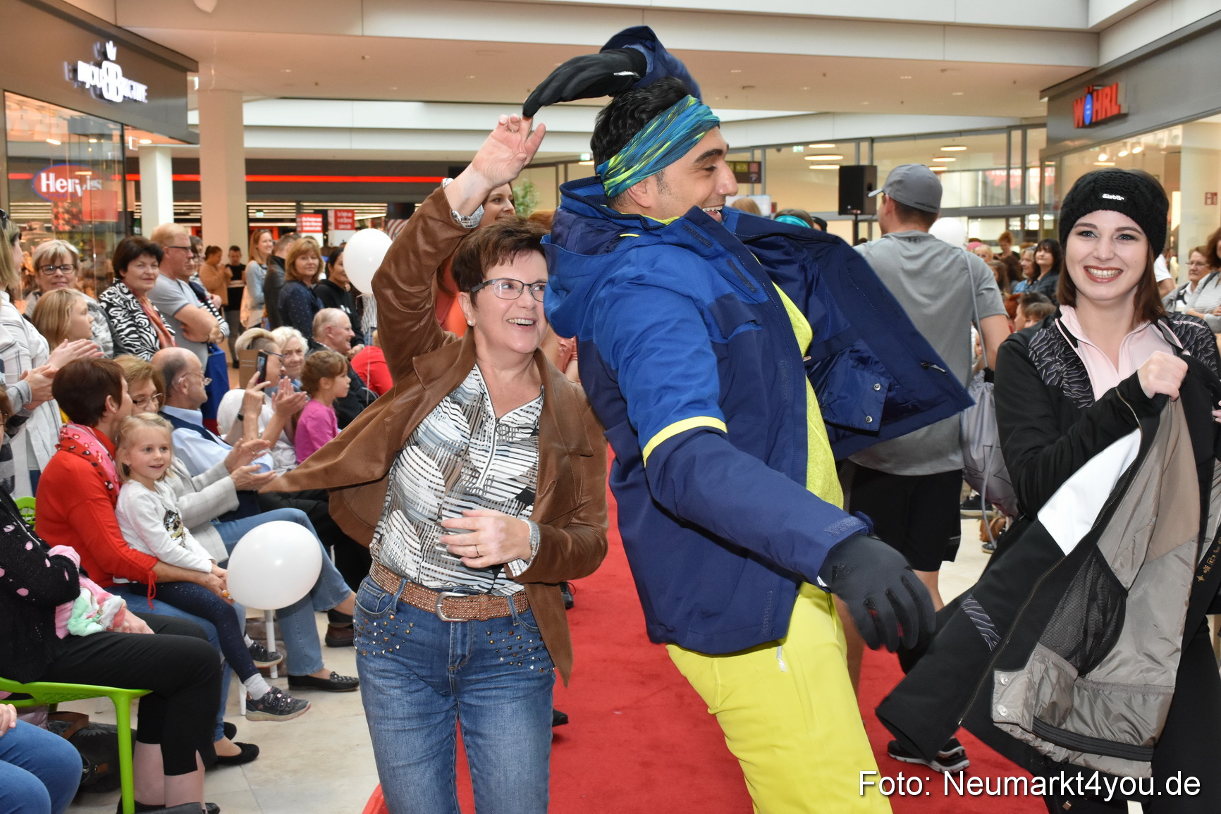 Herbstmodenschau NeuerMarkt 2019 0146