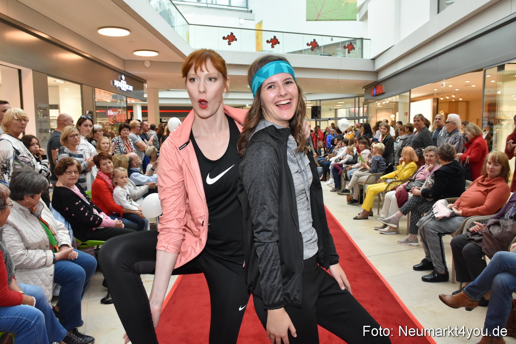 Herbstmodenschau NeuerMarkt 2019 0148