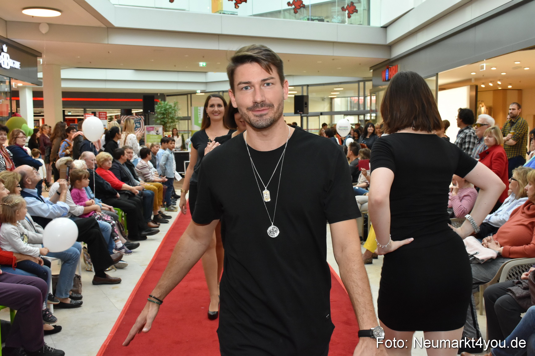 Herbstmodenschau NeuerMarkt 2019 0165