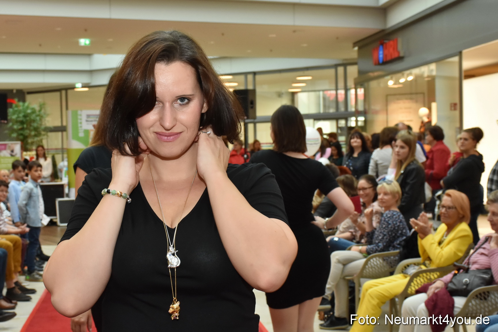 Herbstmodenschau NeuerMarkt 2019 0166