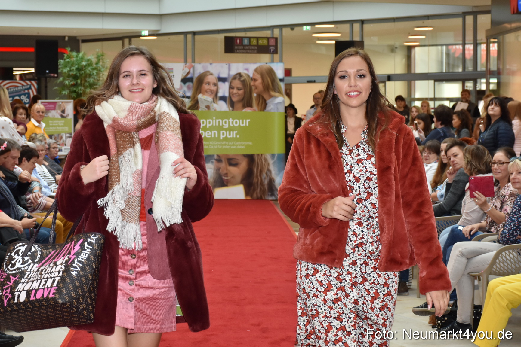 Herbstmodenschau NeuerMarkt 2019 0173