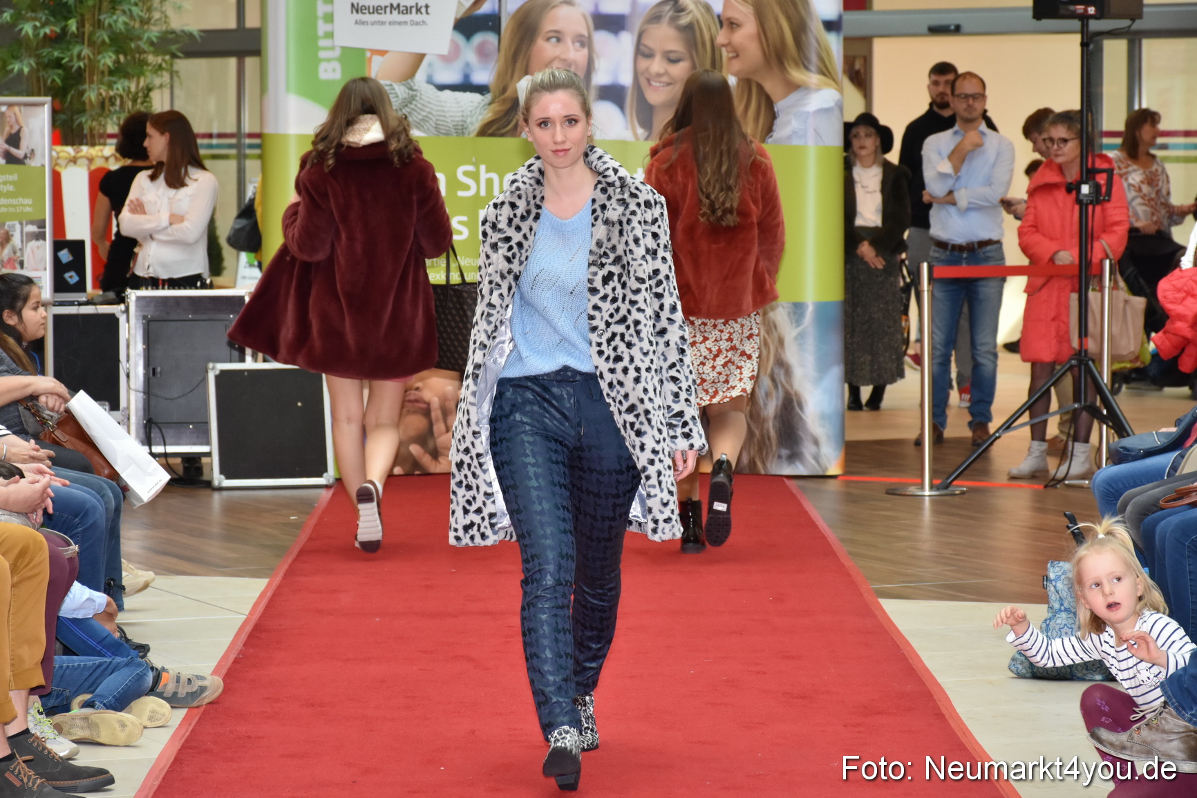 Herbstmodenschau NeuerMarkt 2019 0175