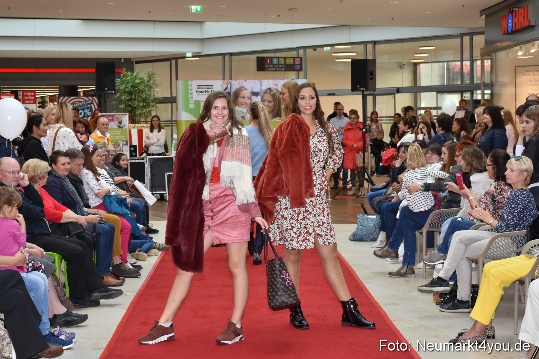 Herbstmodenschau NeuerMarkt 2019 0177