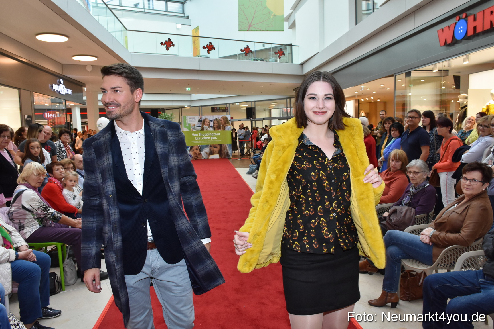 Herbstmodenschau NeuerMarkt 2019 0180