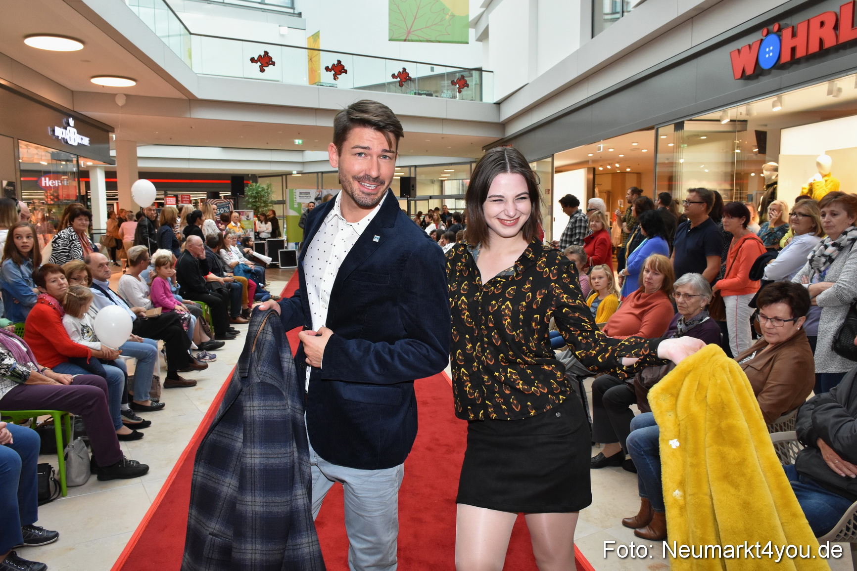 Herbstmodenschau NeuerMarkt 2019 0181