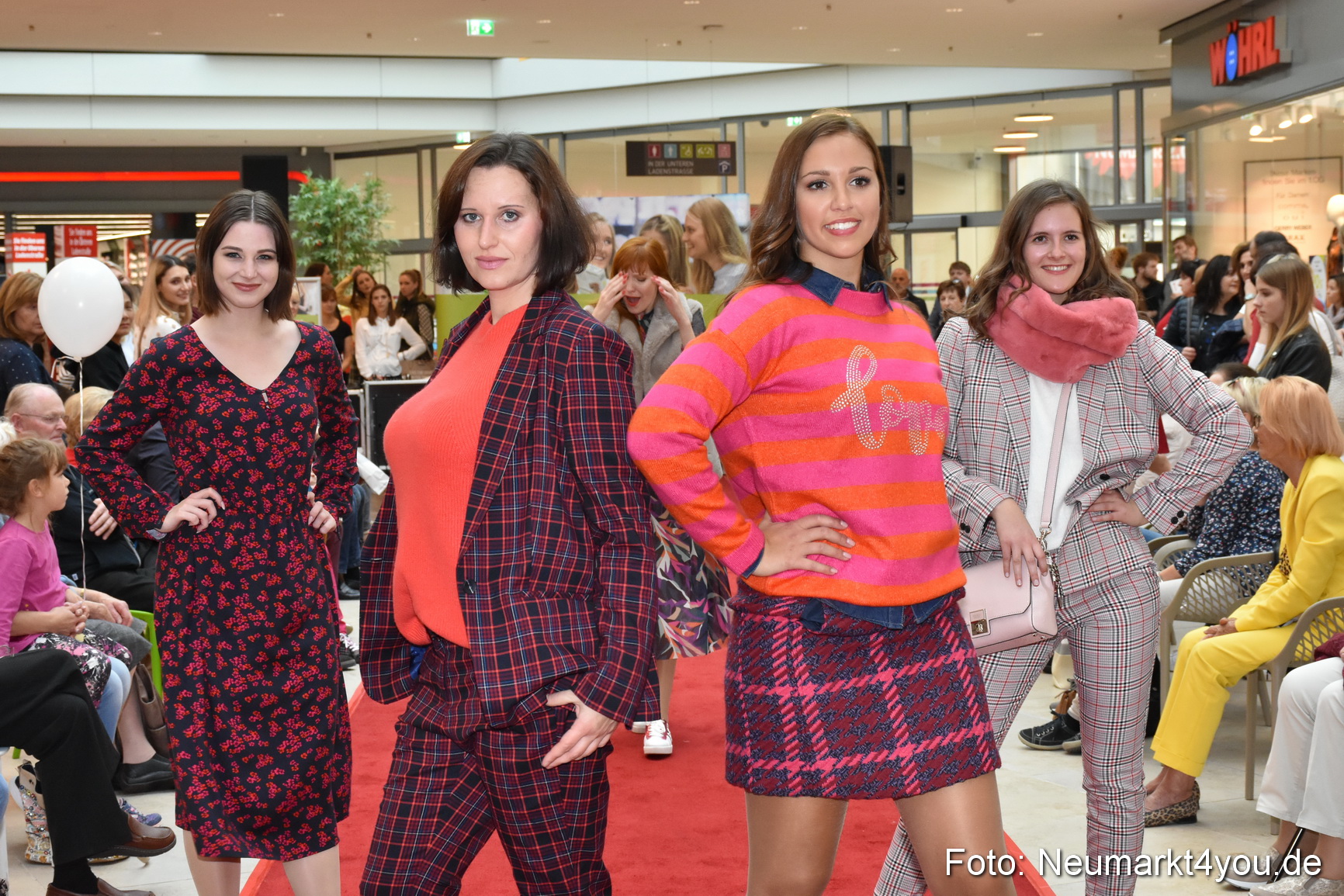 Herbstmodenschau NeuerMarkt 2019 0188