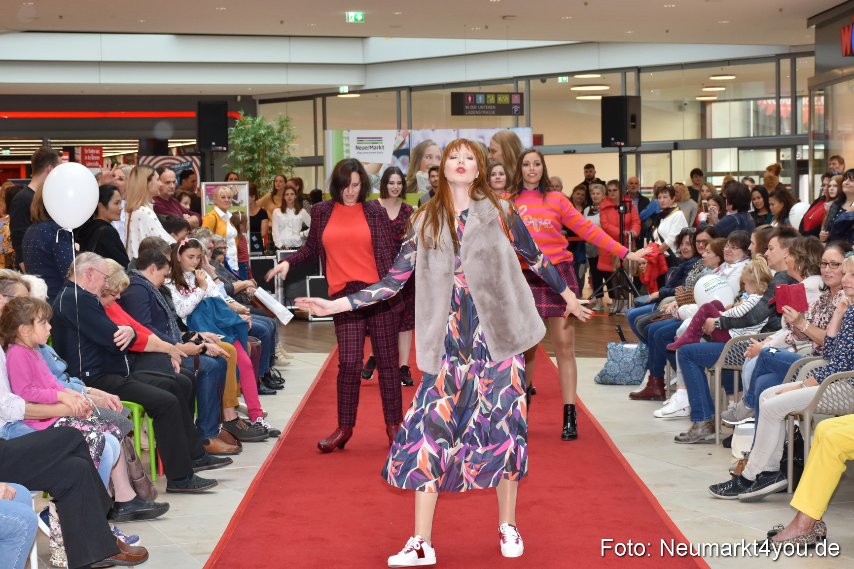 Herbstmodenschau NeuerMarkt 2019 0191