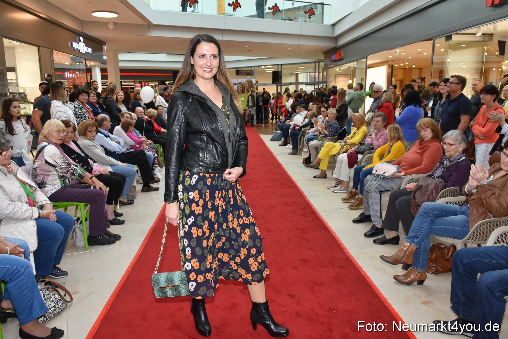 Herbstmodenschau NeuerMarkt 2019 0199