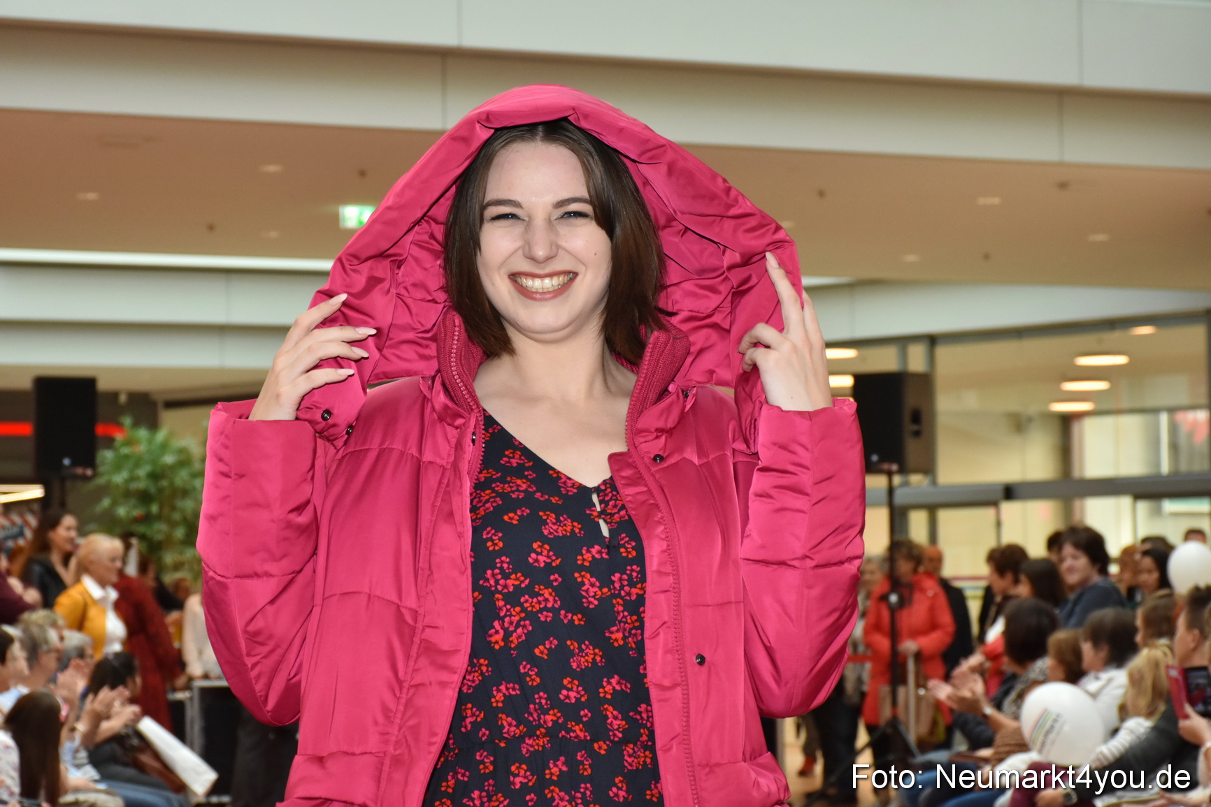 Herbstmodenschau NeuerMarkt 2019 0200