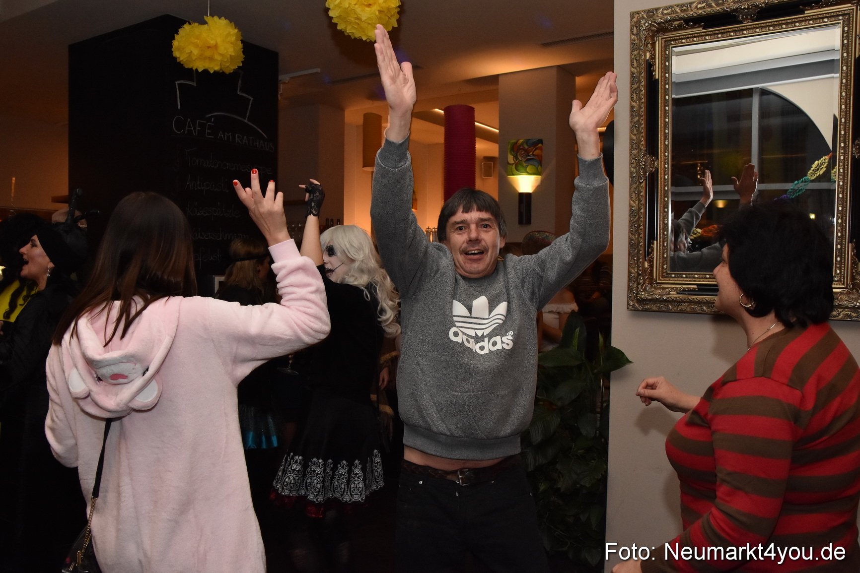 Weiberfasching Neumarkt 2019 0015