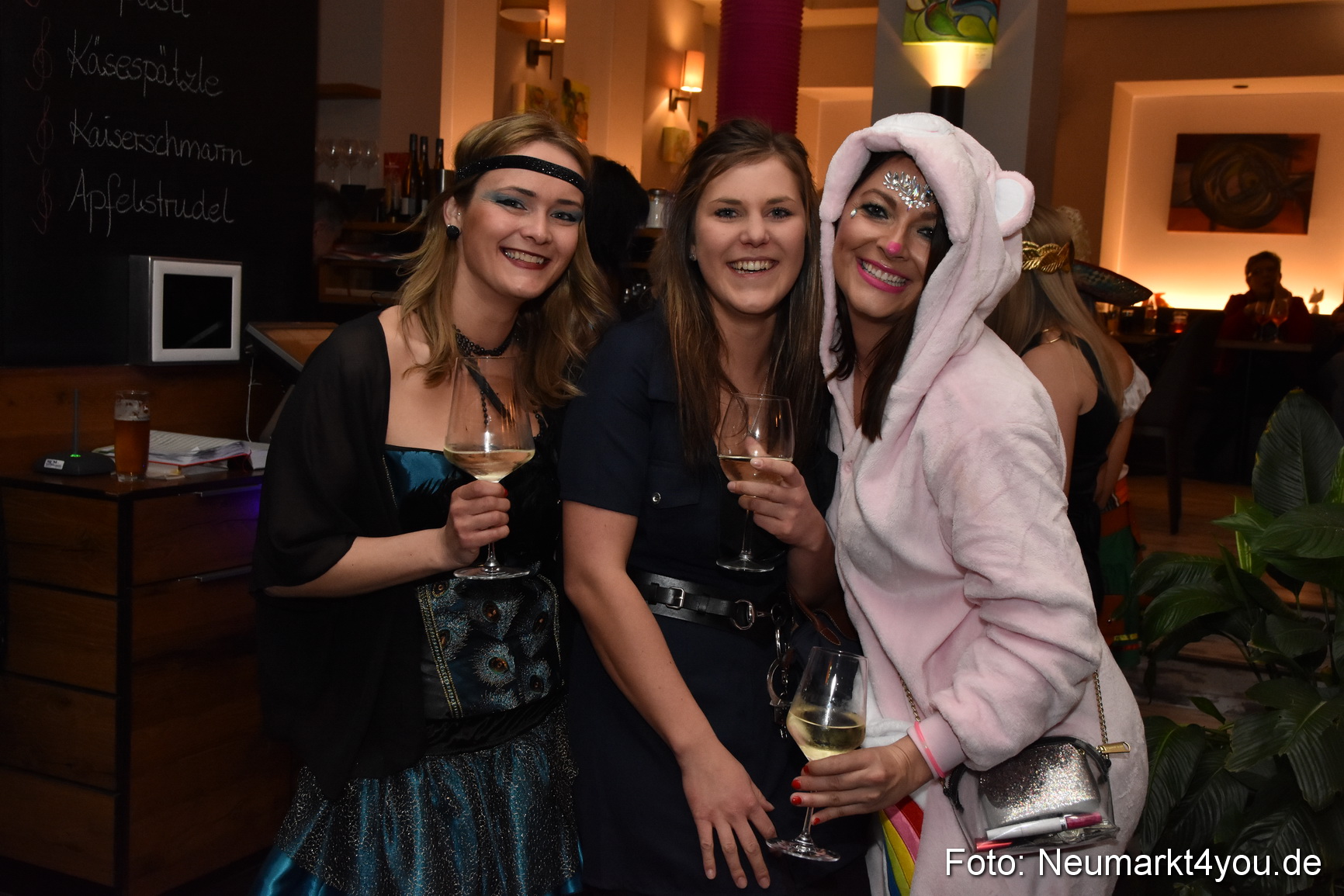 Weiberfasching Neumarkt 2019 0020