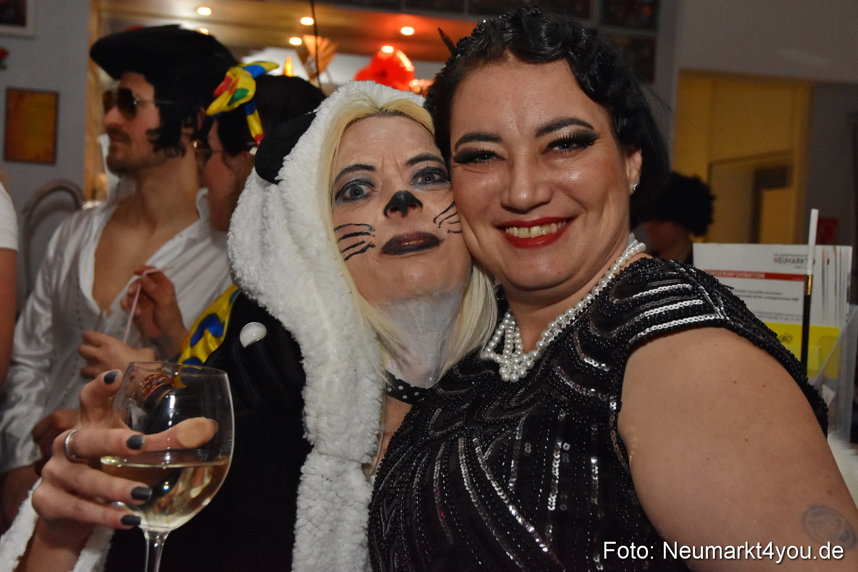 Weiberfasching Neumarkt 2019 0080