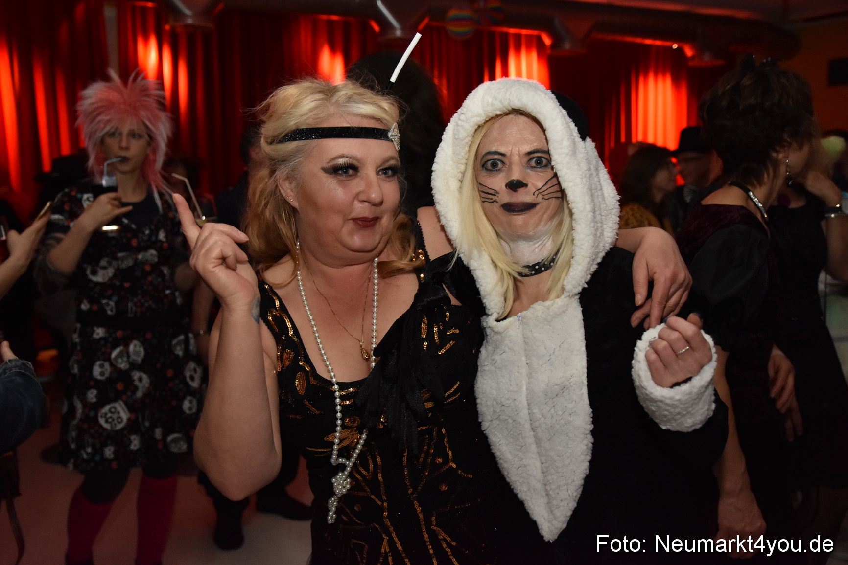 Weiberfasching Neumarkt 2019 0085