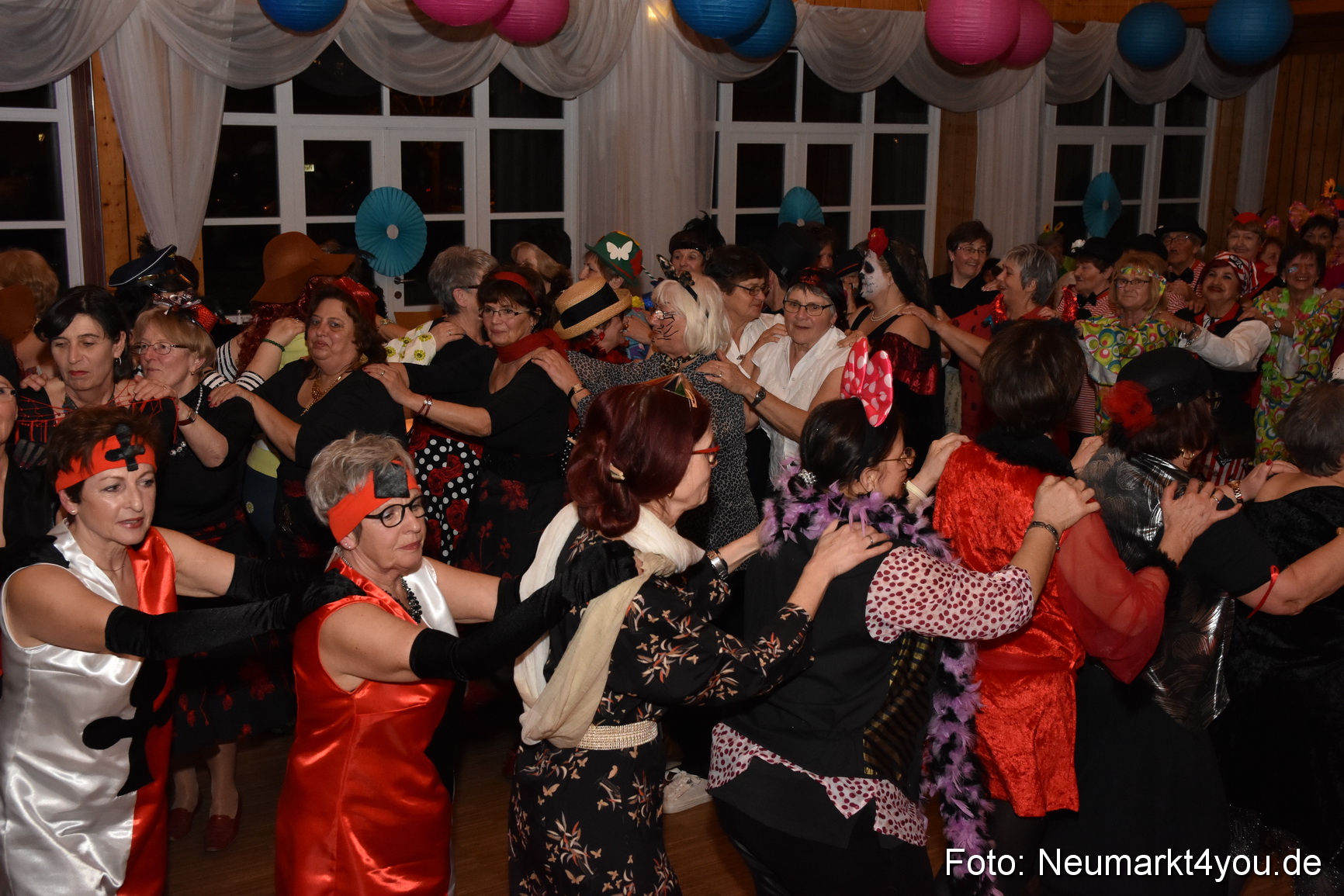 Weiberfasching Neumarkt 2019 0134