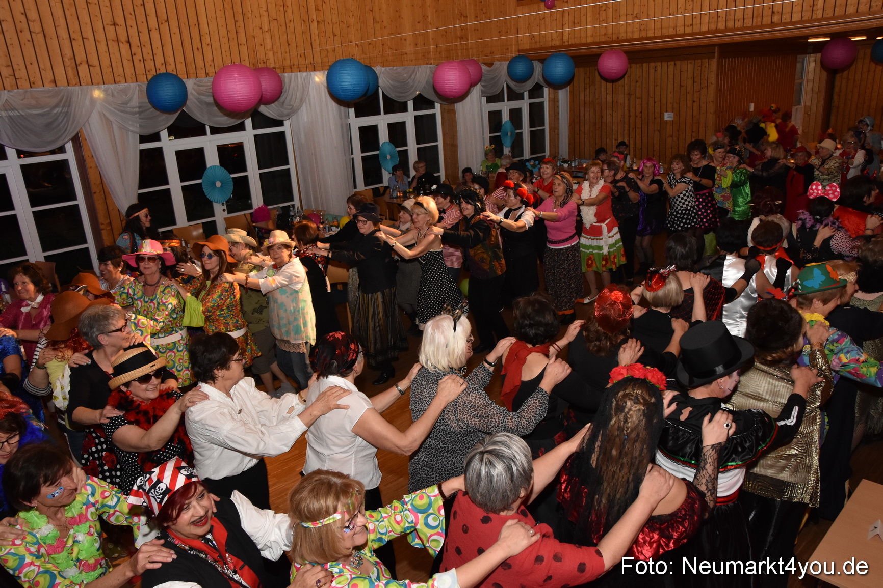 Weiberfasching Neumarkt 2019 0135