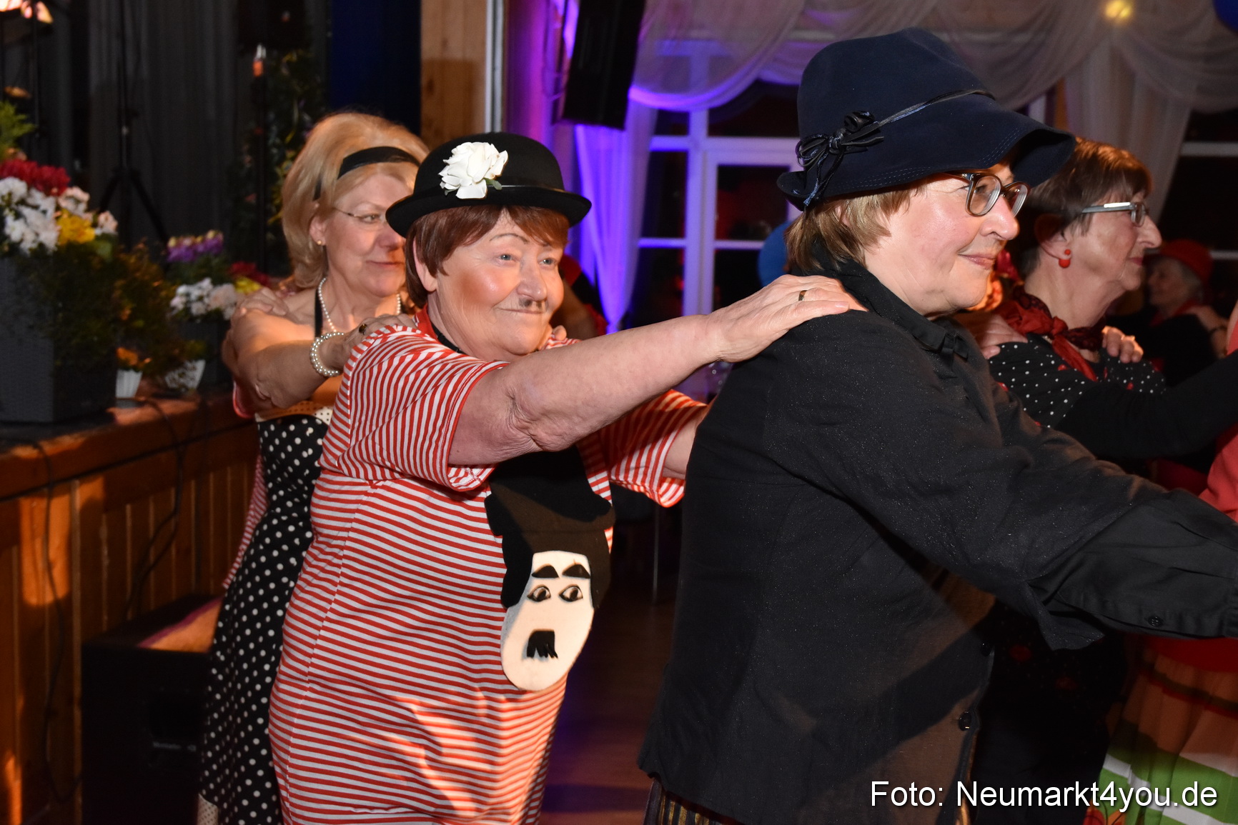 Weiberfasching Neumarkt 2019 0136