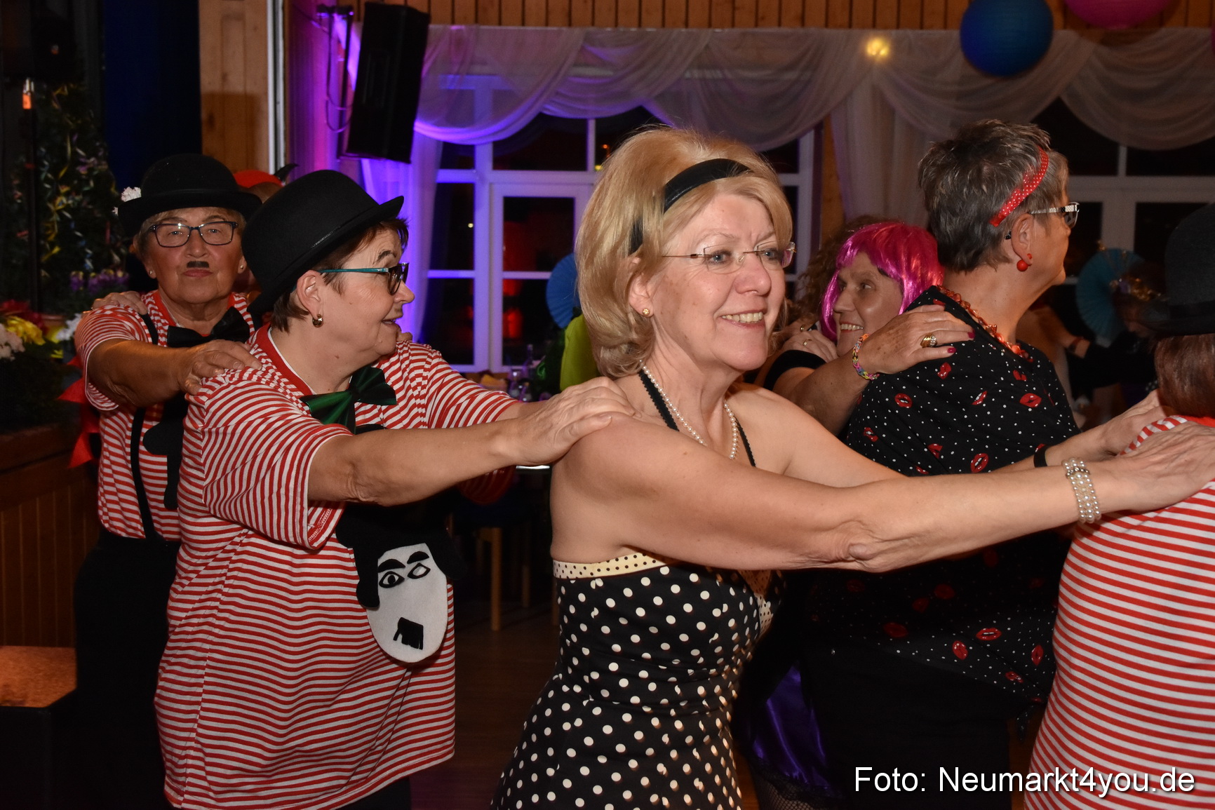 Weiberfasching Neumarkt 2019 0137