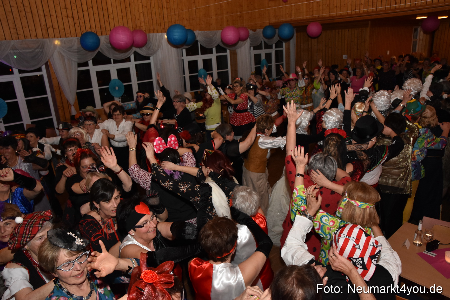 Weiberfasching Neumarkt 2019 0141