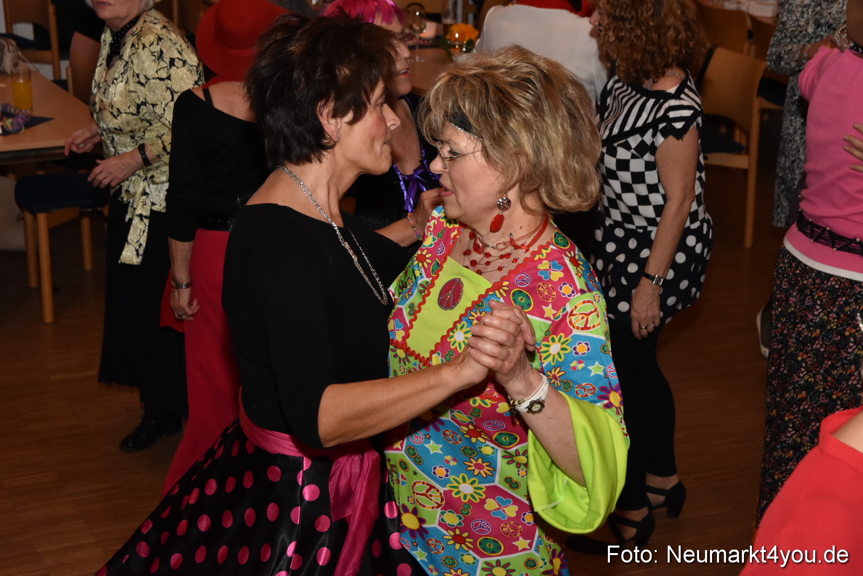 Weiberfasching Neumarkt 2019 0143