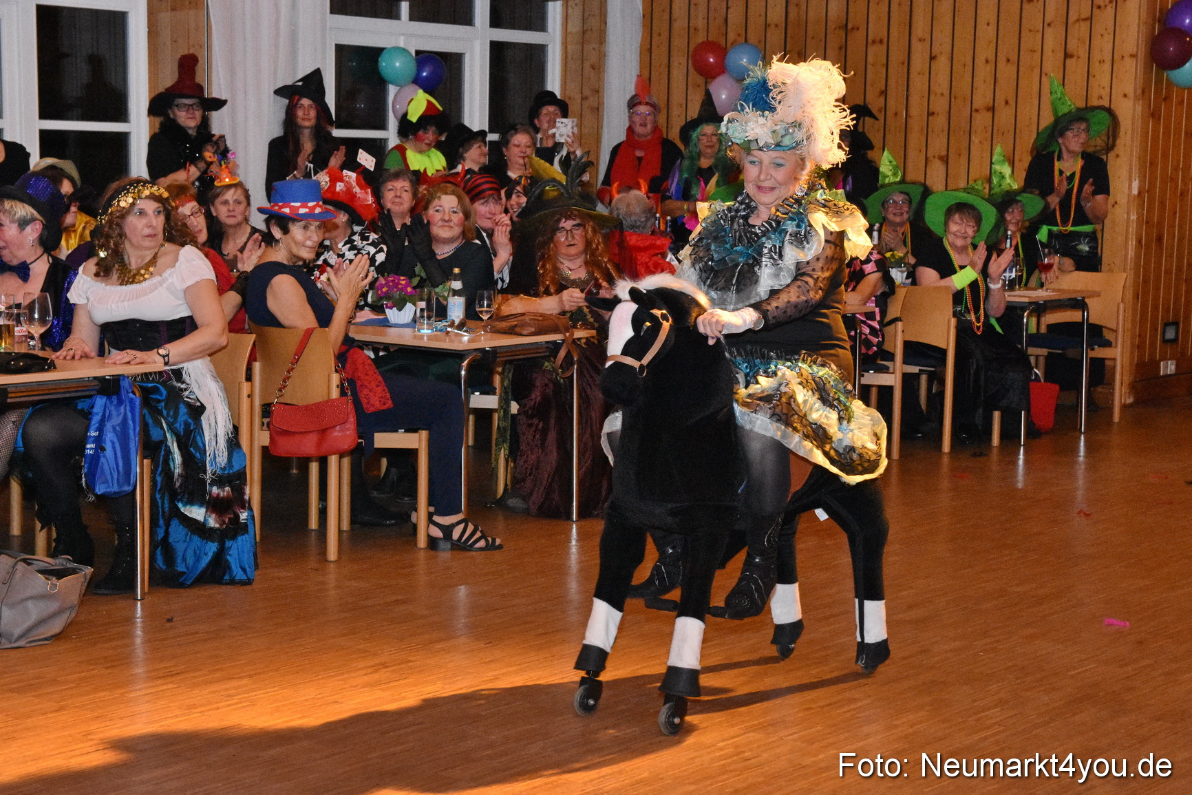 Weiberfasching Neumarkt 2020 200220 0167