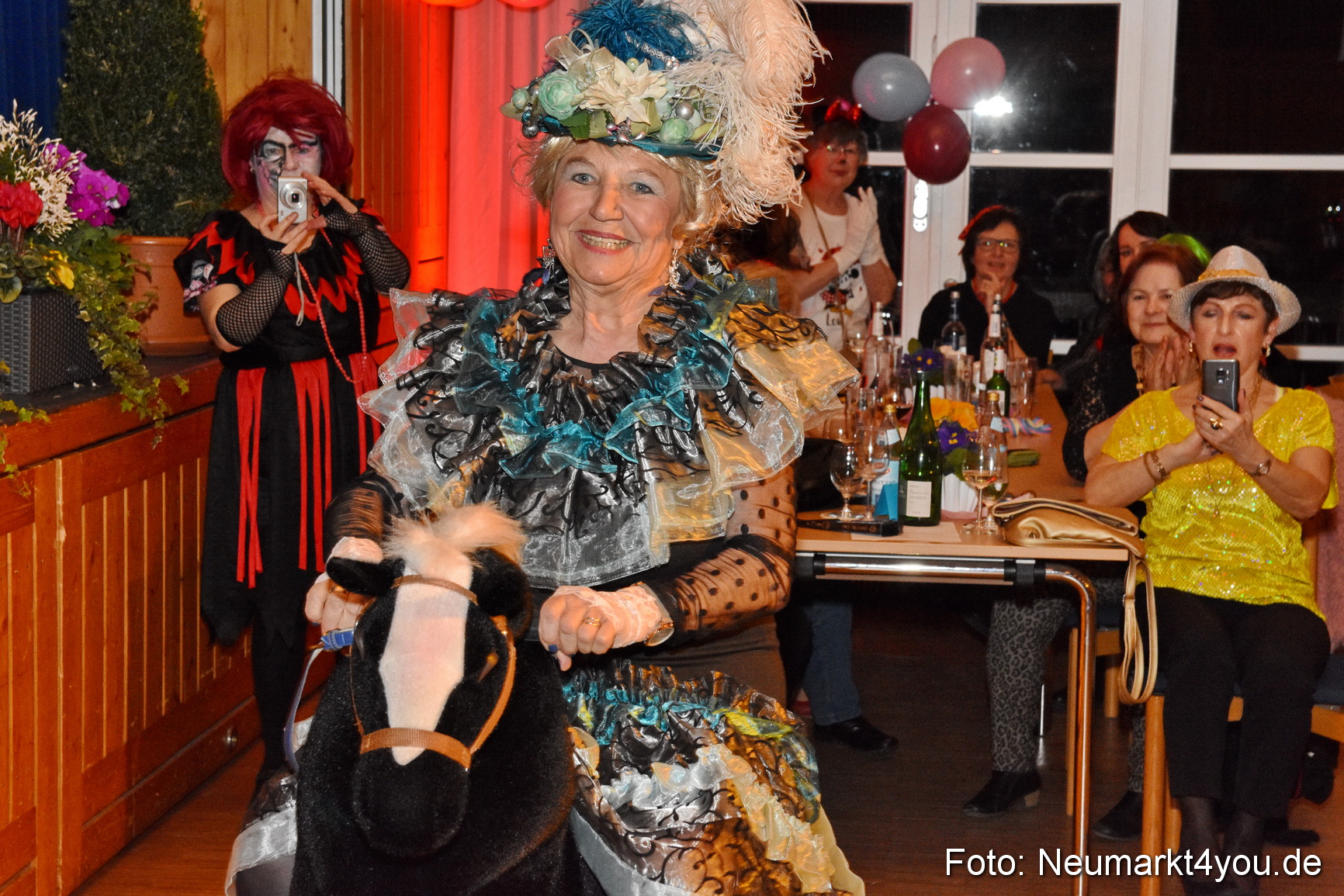 Weiberfasching Neumarkt 2020 200220 0168