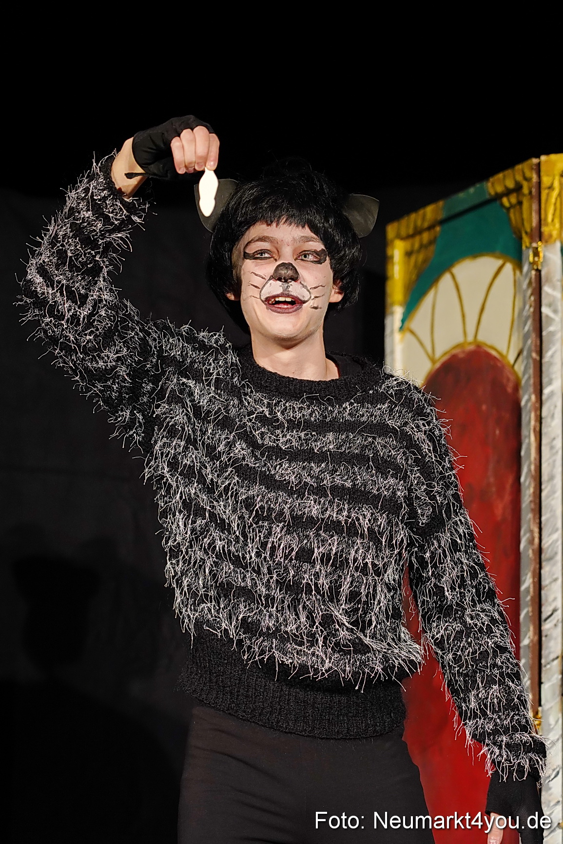 Der ungestiefelte Kater 261122 0052