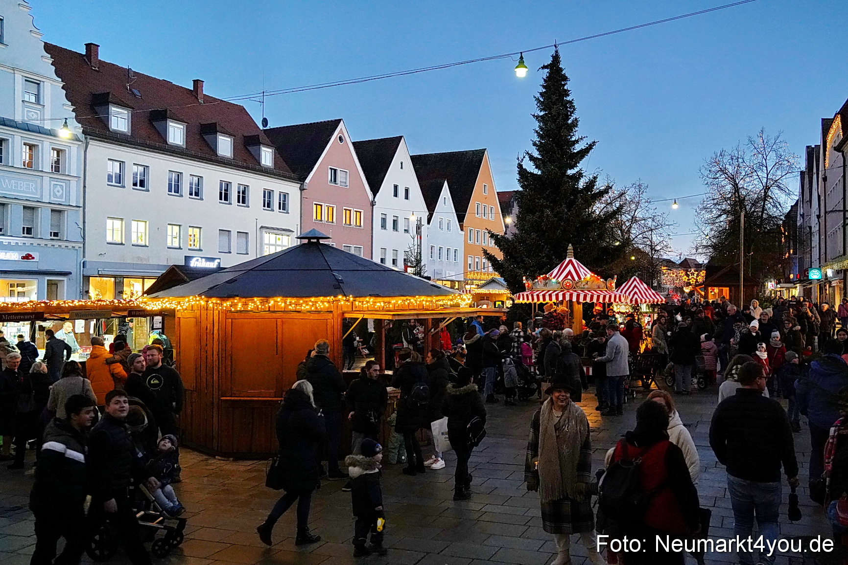 Weihnachtsmarkt Neumarkt Eroeffnung 0038
