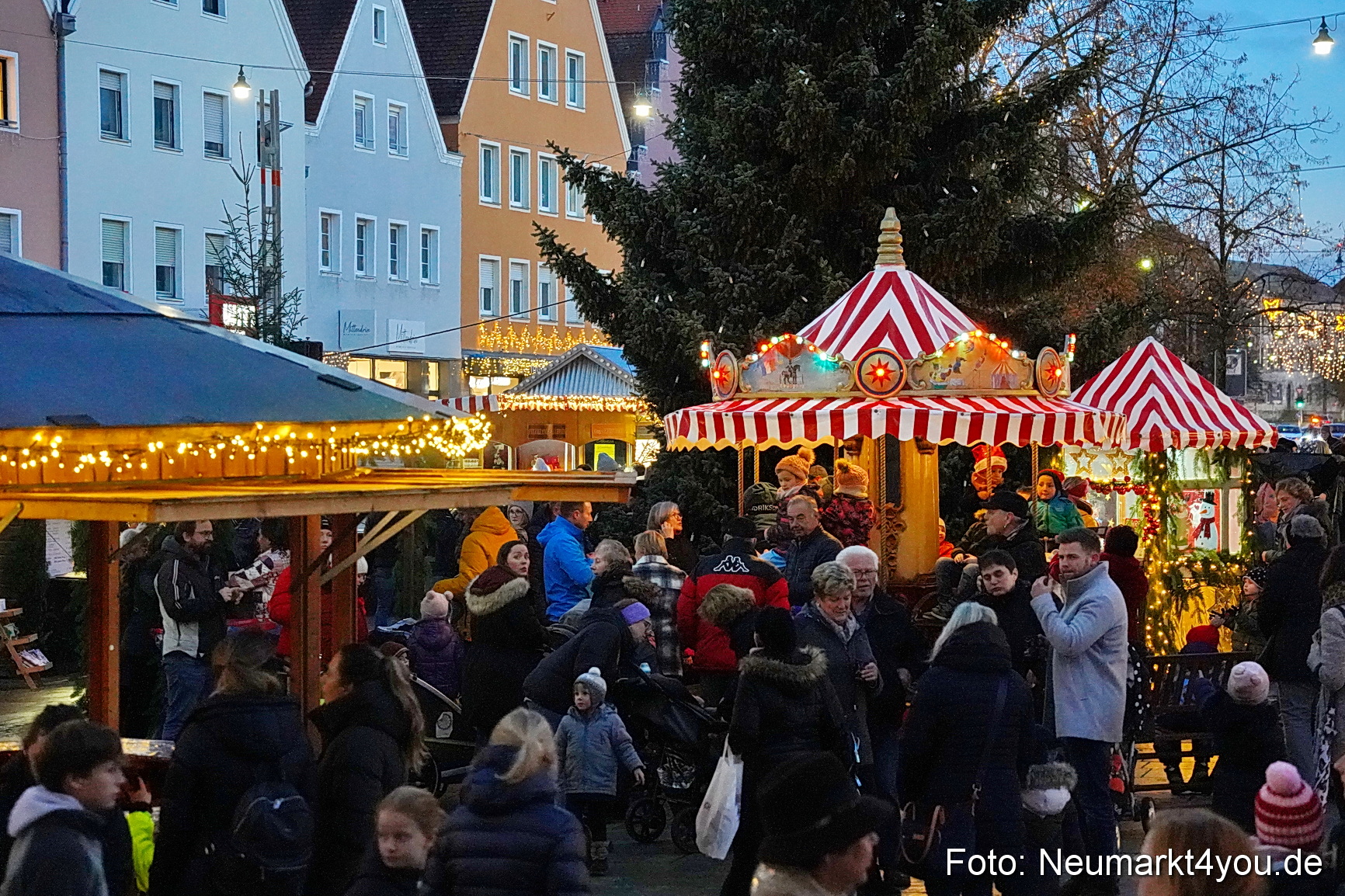Weihnachtsmarkt Neumarkt Eroeffnung 0039