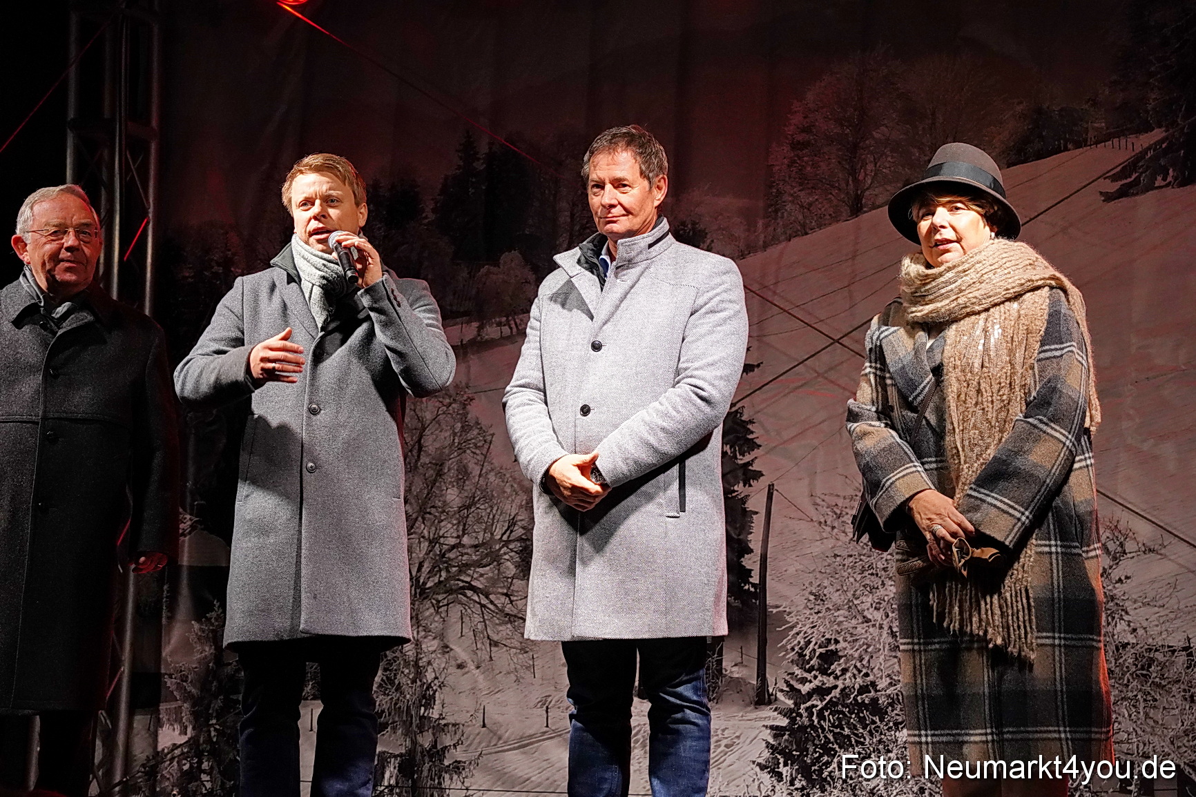 Weihnachtsmarkt Neumarkt Eroeffnung 0044