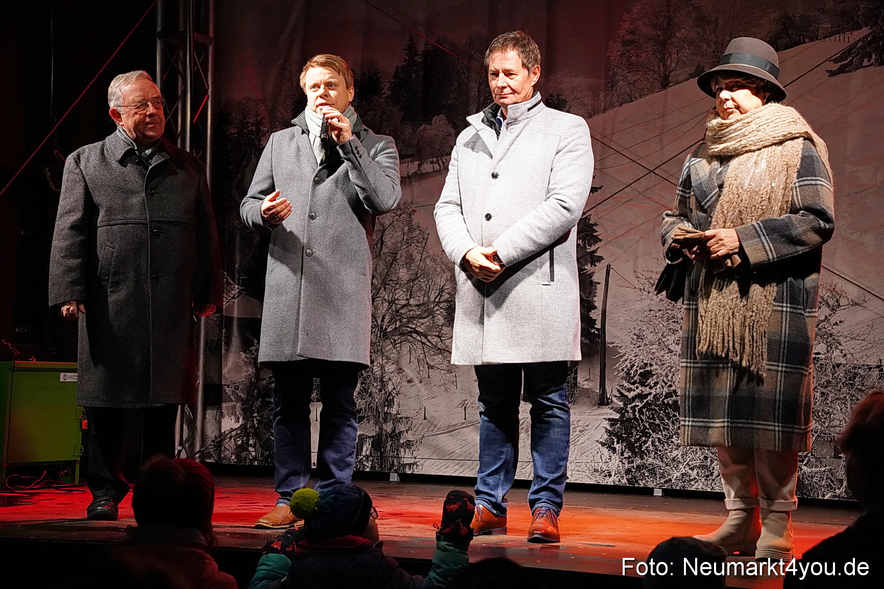 Weihnachtsmarkt Neumarkt Eroeffnung 0045