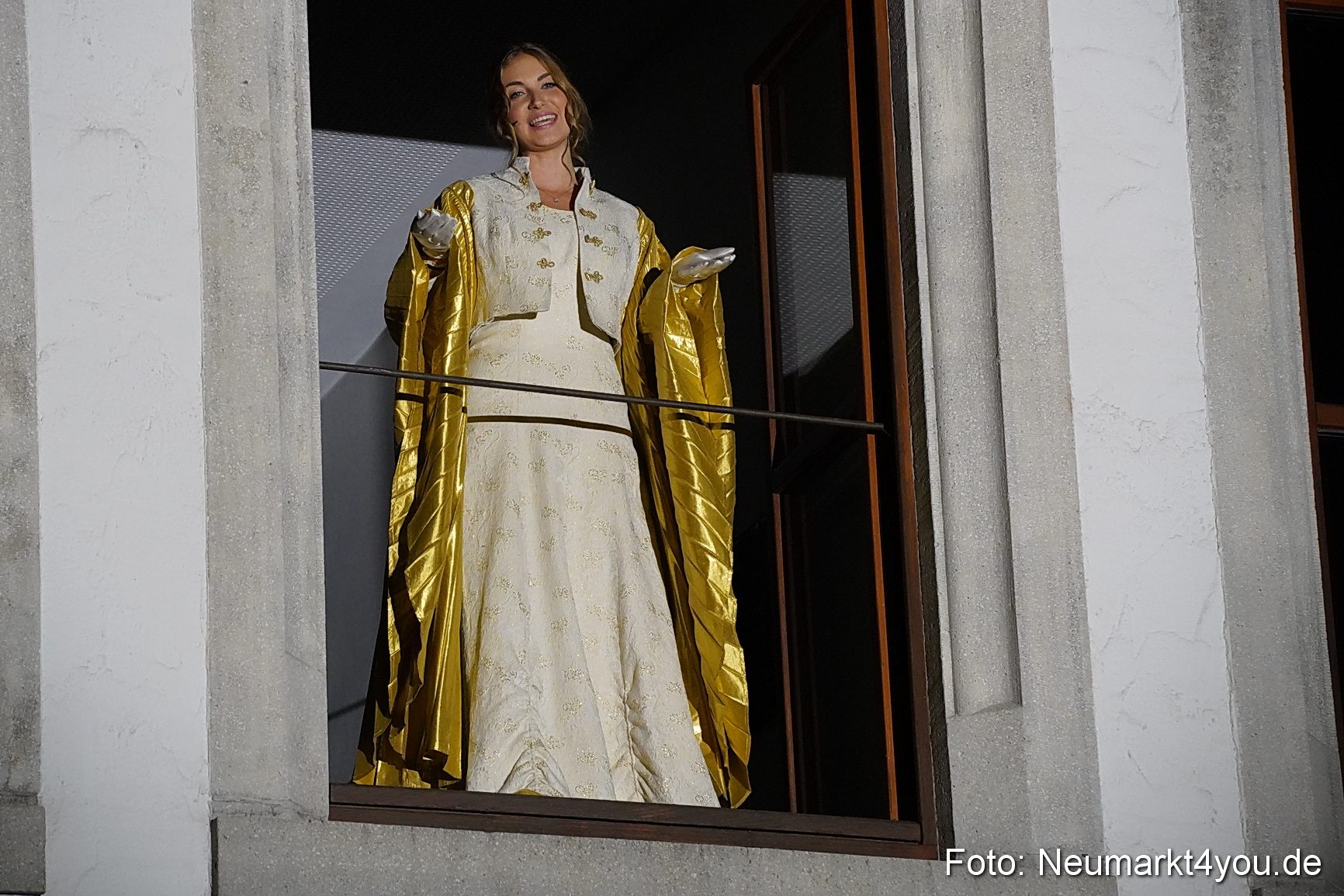 Weihnachtsmarkt Neumarkt Eroeffnung 0051