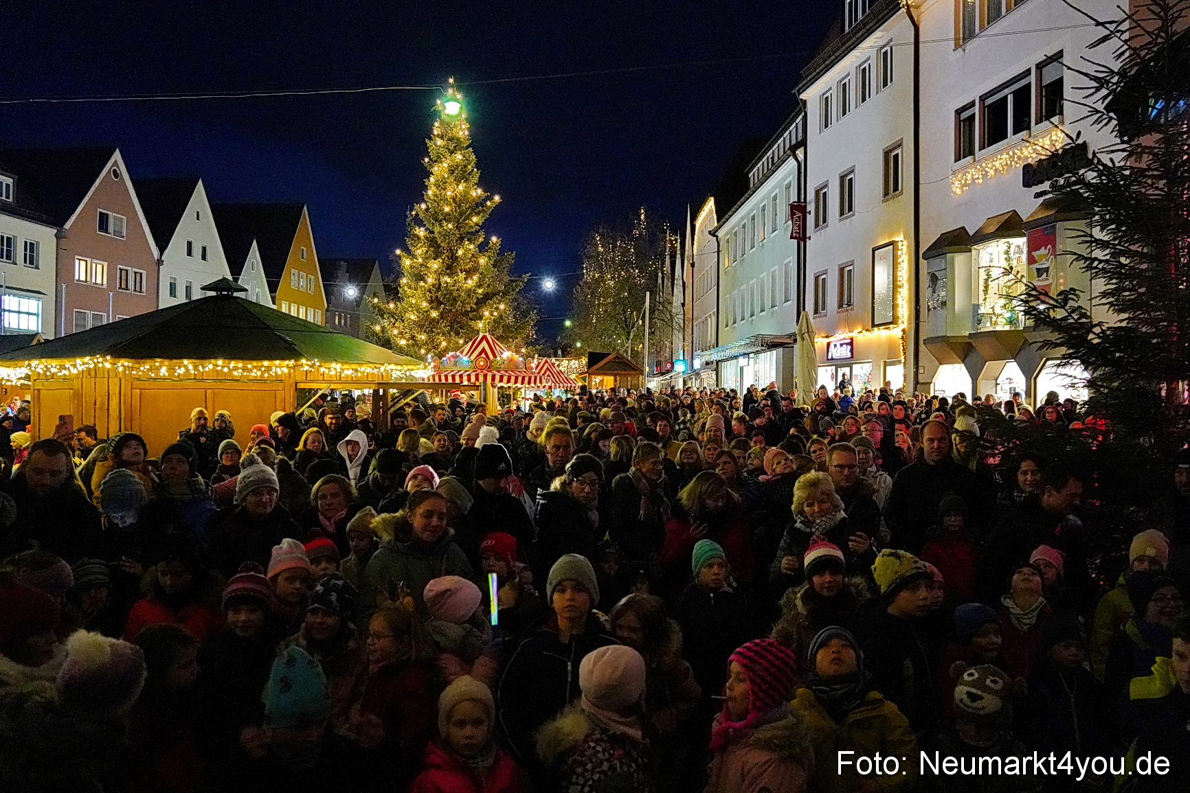 Weihnachtsmarkt Neumarkt Eroeffnung 0053