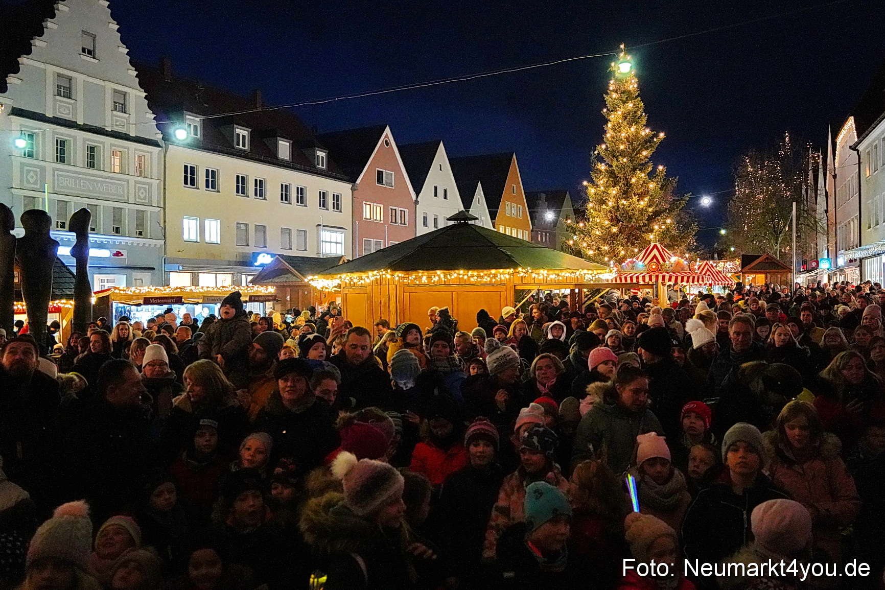 Weihnachtsmarkt Neumarkt Eroeffnung 0054