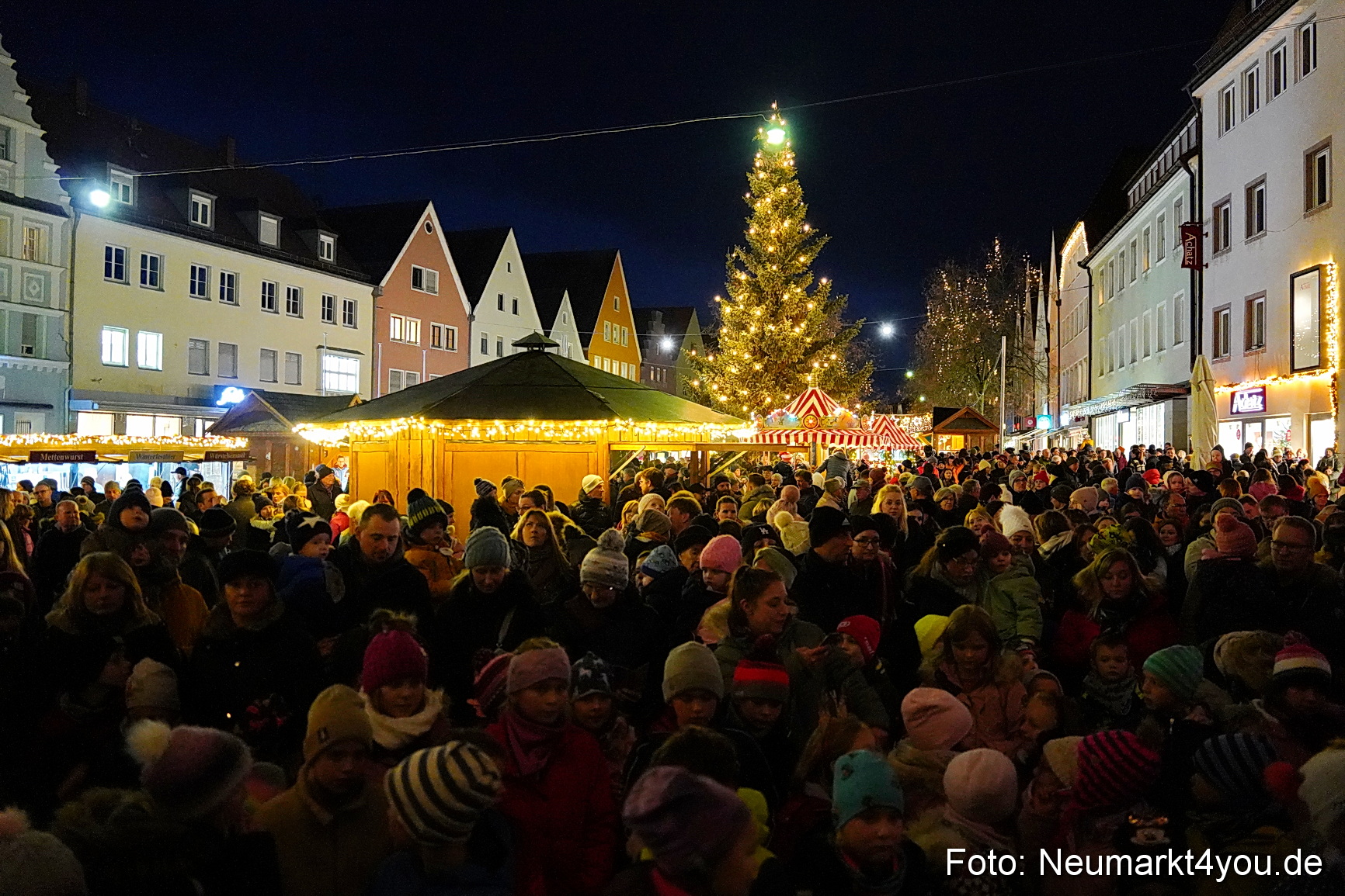 Weihnachtsmarkt Neumarkt Eroeffnung 0055