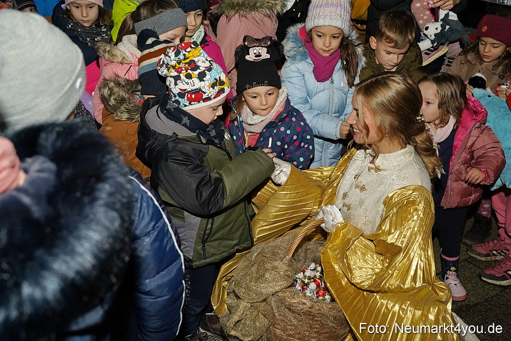 Weihnachtsmarkt Neumarkt Eroeffnung 0059
