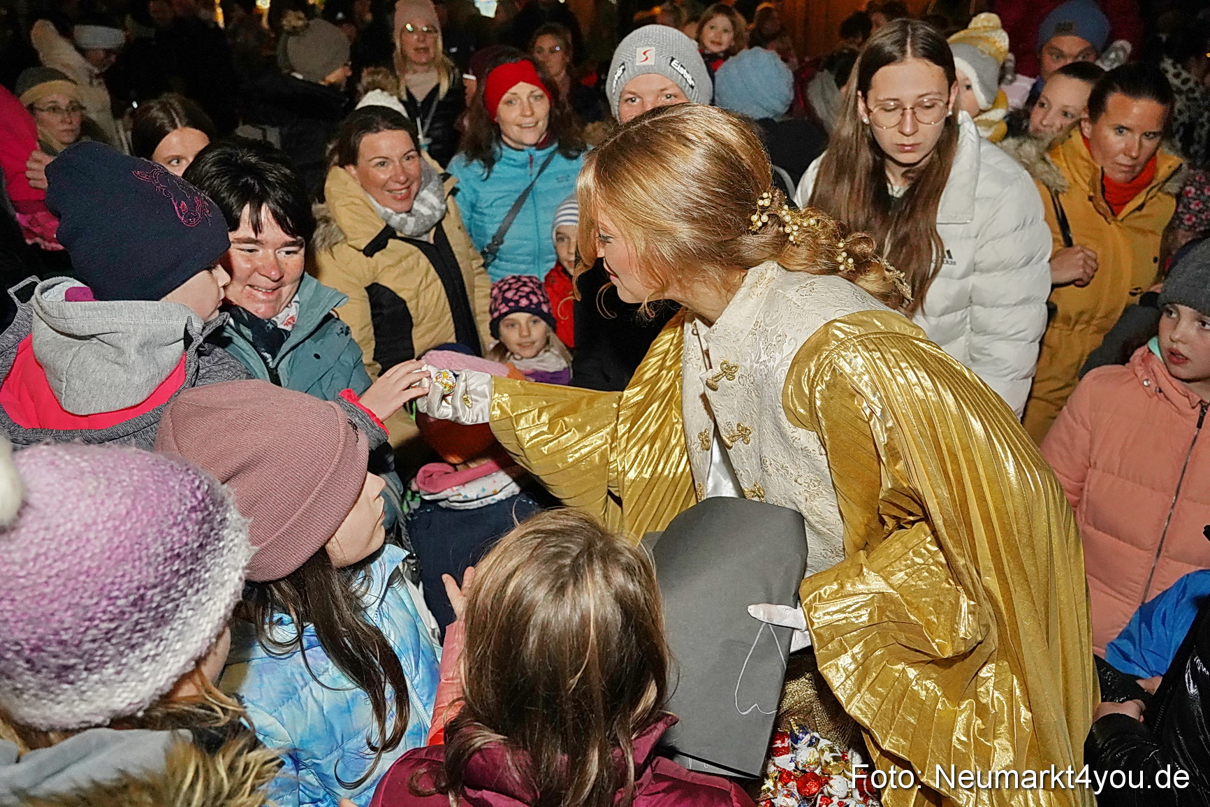 Weihnachtsmarkt Neumarkt Eroeffnung 0061