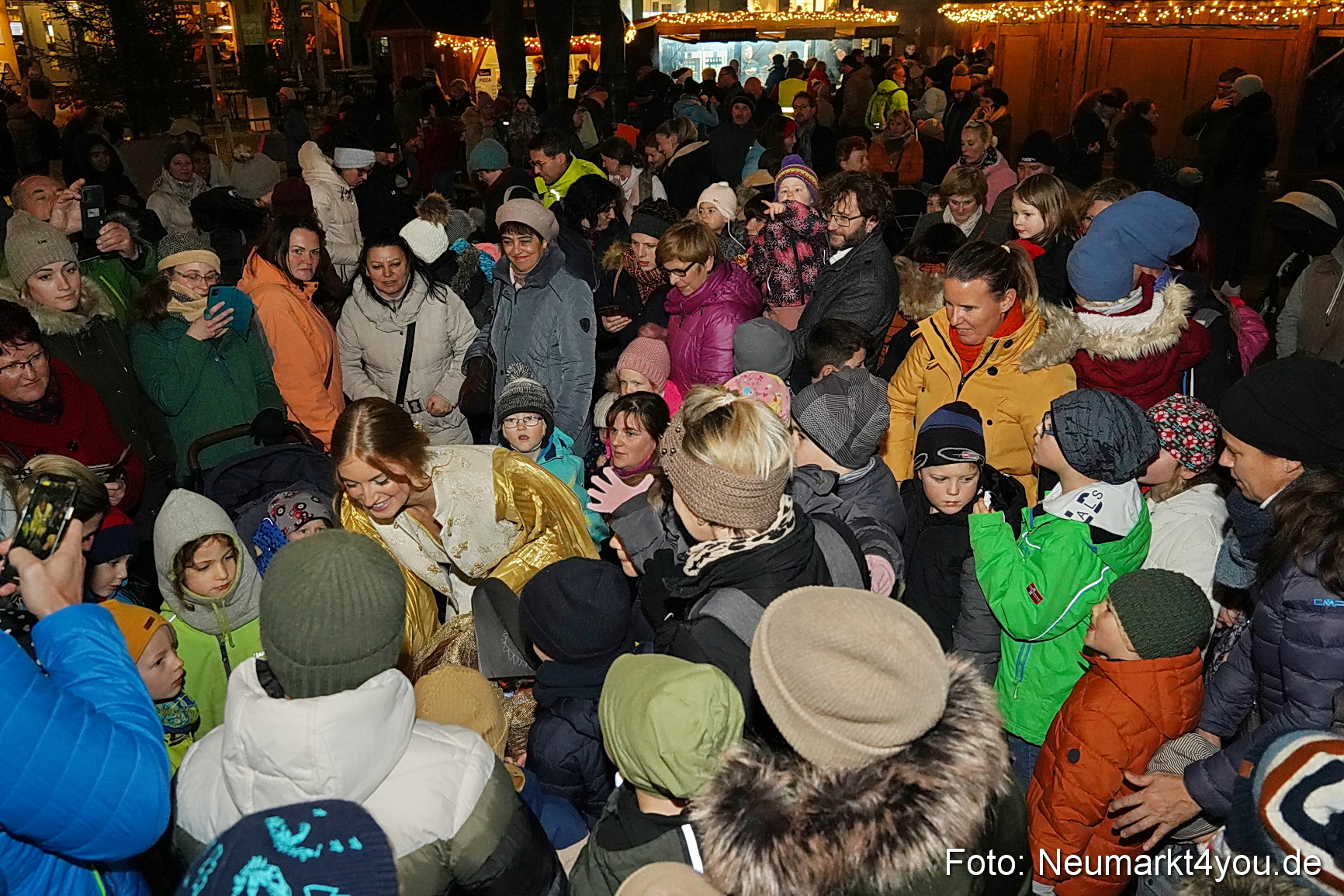 Weihnachtsmarkt Neumarkt Eroeffnung 0062