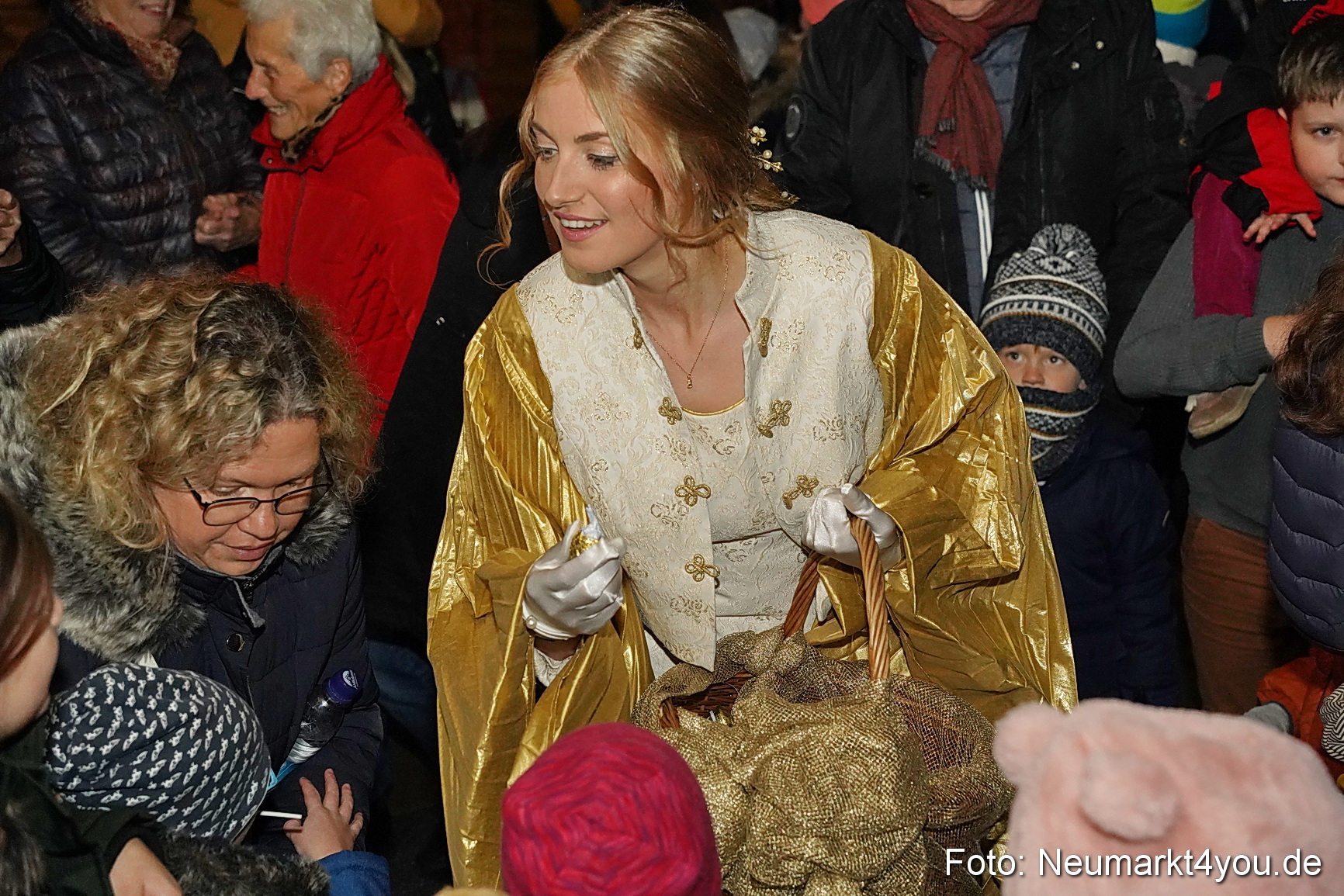 Weihnachtsmarkt Neumarkt Eroeffnung 0063
