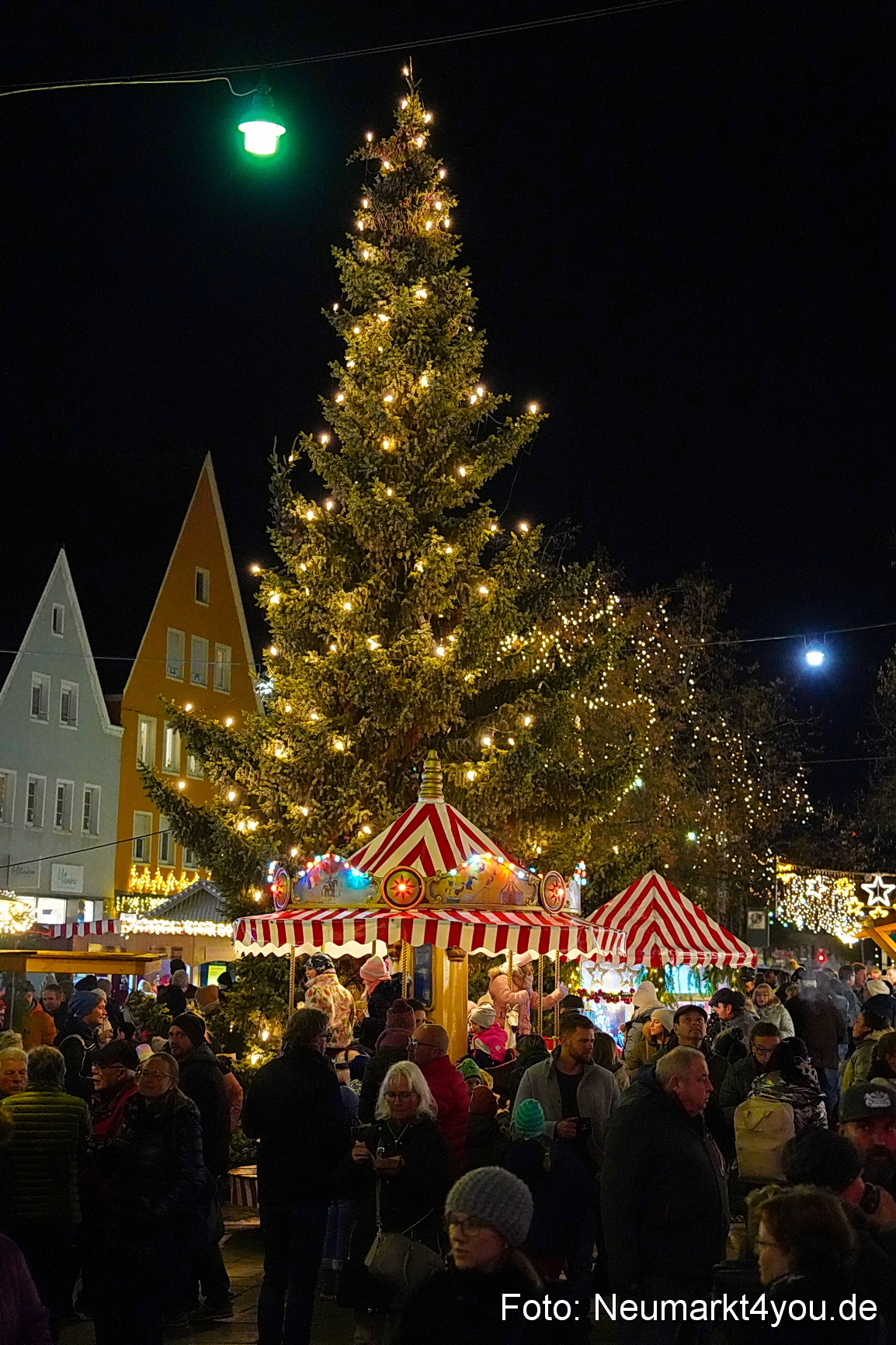 Weihnachtsmarkt Neumarkt Eroeffnung 0067