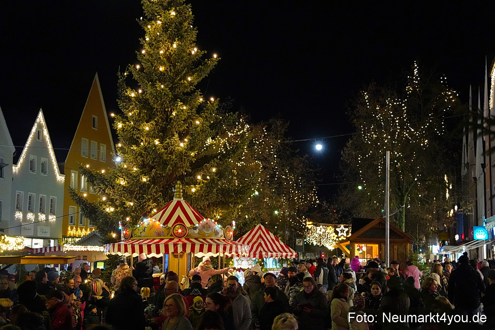 Weihnachtsmarkt Neumarkt Eroeffnung 0068