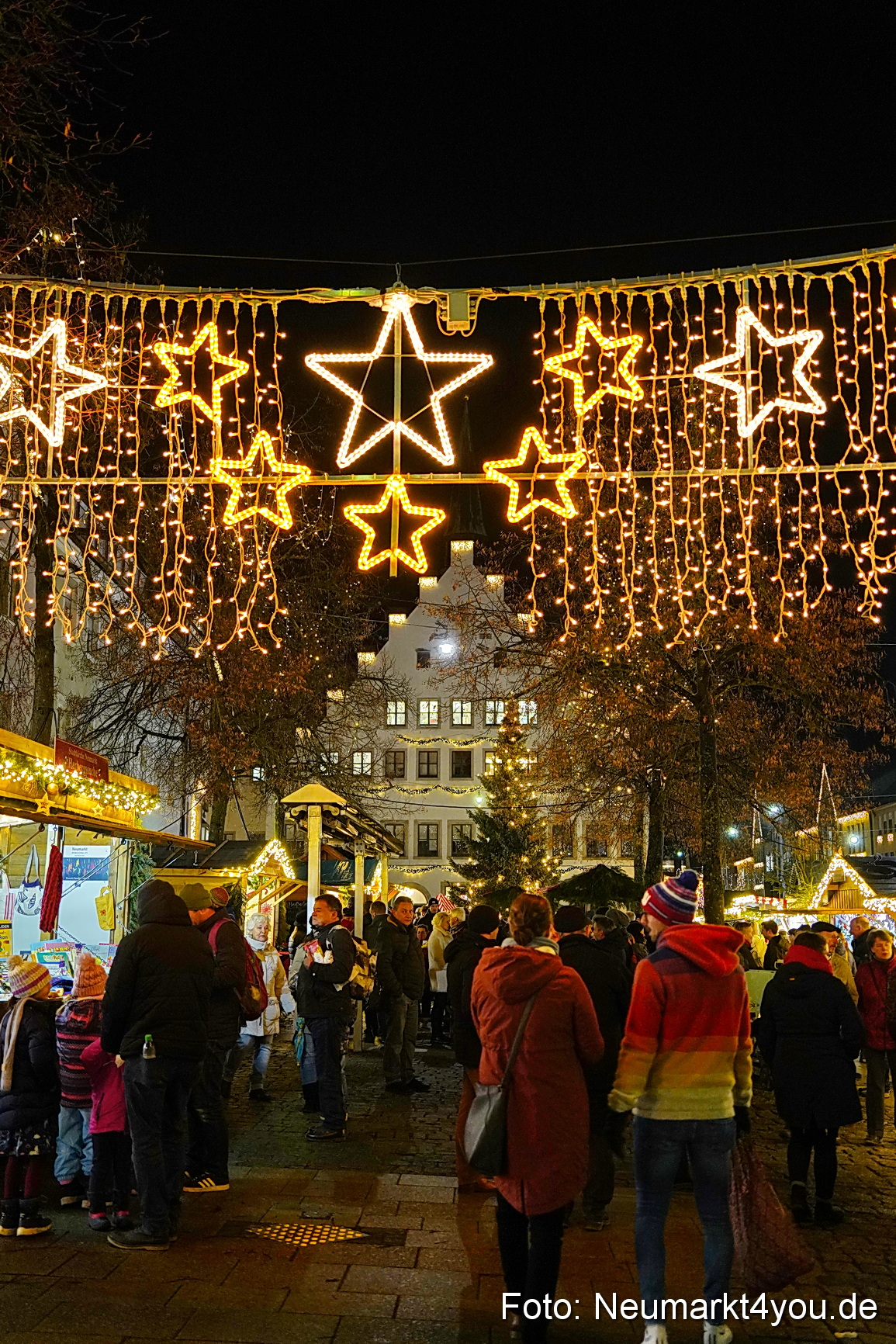 Weihnachtsmarkt Neumarkt Eroeffnung 0070