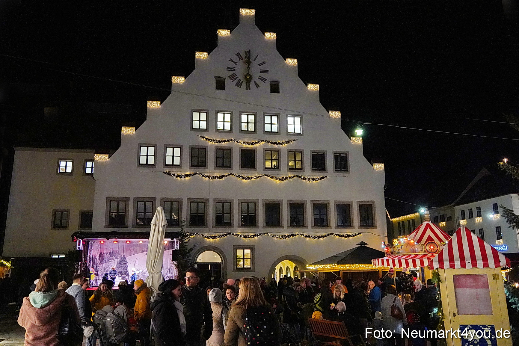 Weihnachtsmarkt Neumarkt Eroeffnung 0071